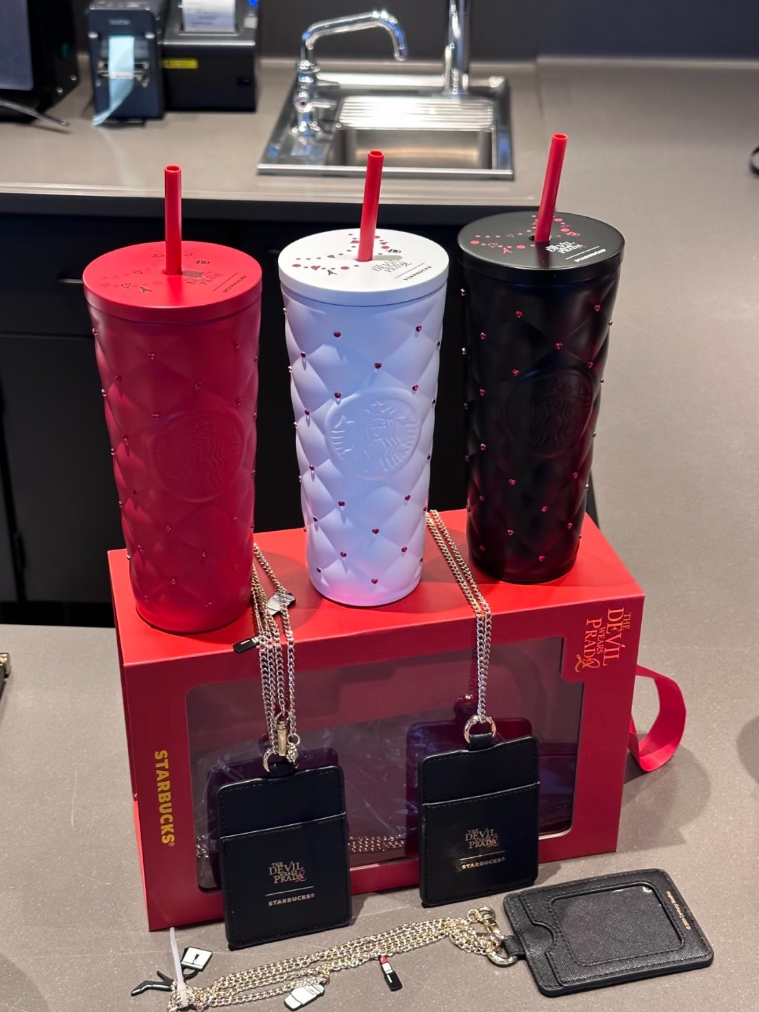 STARBUCKS x 穿著PRADA的惡魔 最新聯名款 愛心鑽面 不銹鋼杯 590ML