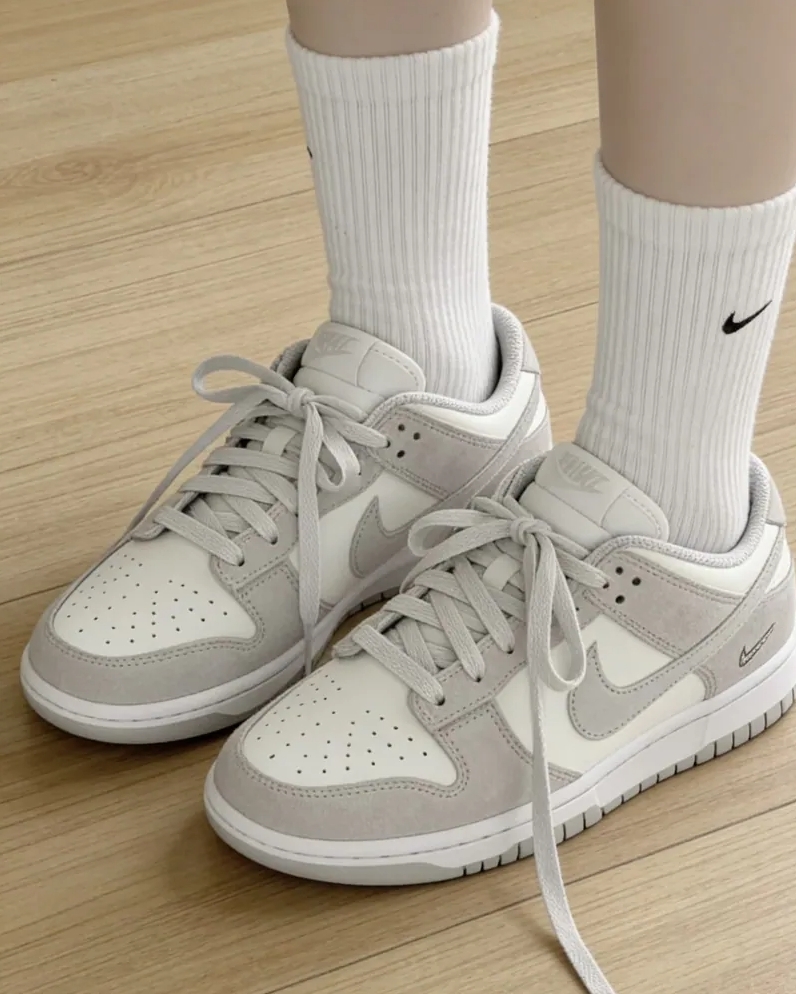 Nike Dunk Low W "Sail/Vast Grey" 麂皮 灰白 銀小勾 IO4244105