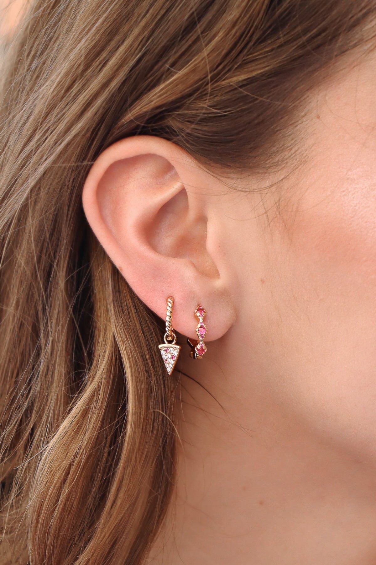 1WK0414-010 WAEKURA Earrings Cluadia Fuschia #WK-EHT1661-FUSHIA (EU)