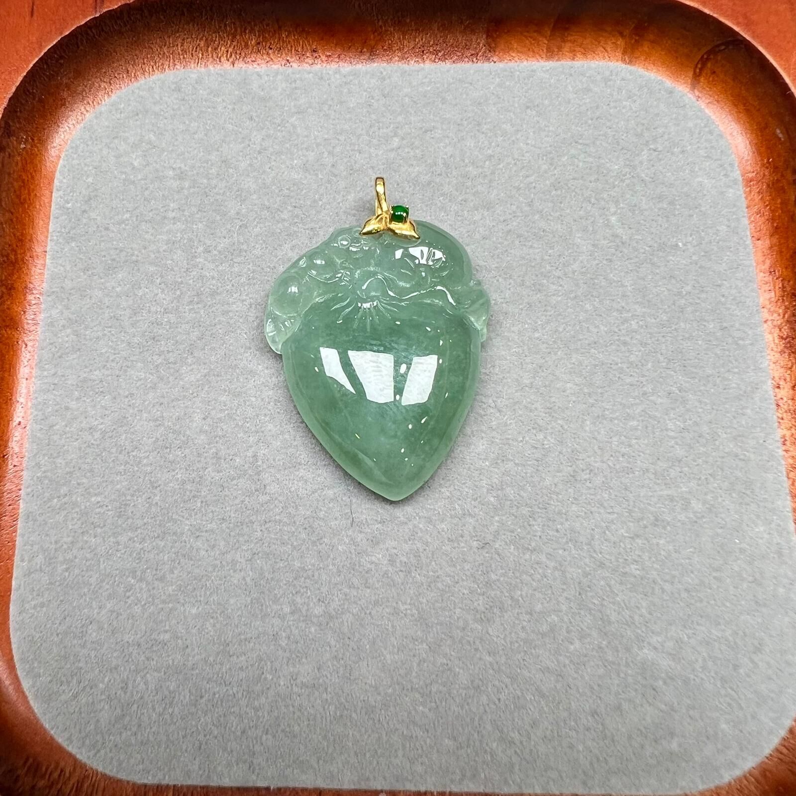 SD97 正冰芙蓉綠壽桃罕有冰件 **連證書