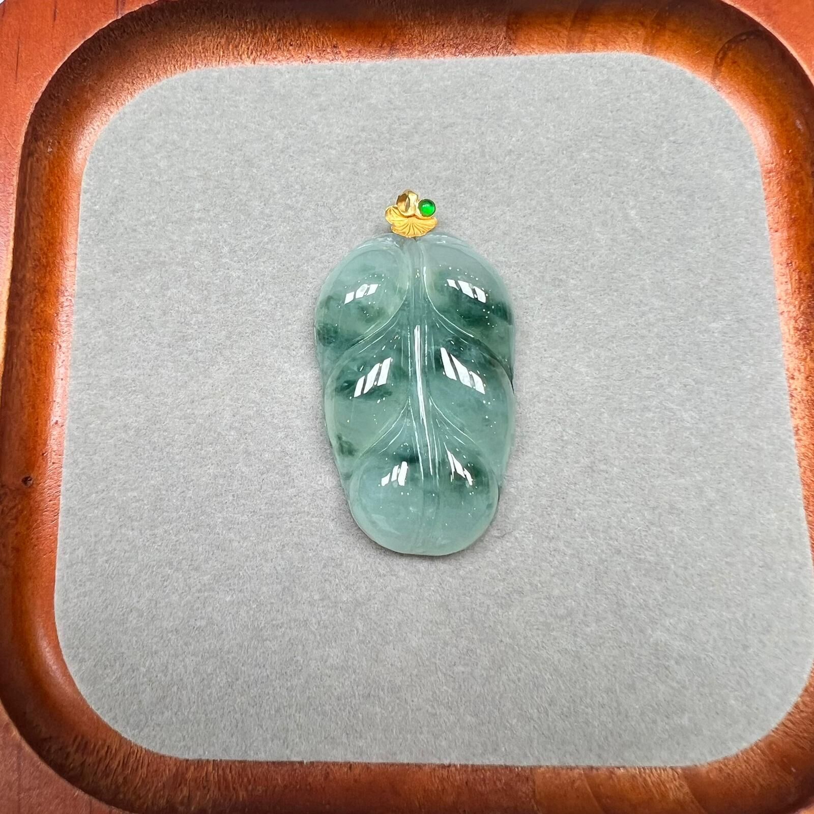 SD107 晴綠底飄綠花葉子罕有冰件 **連證書