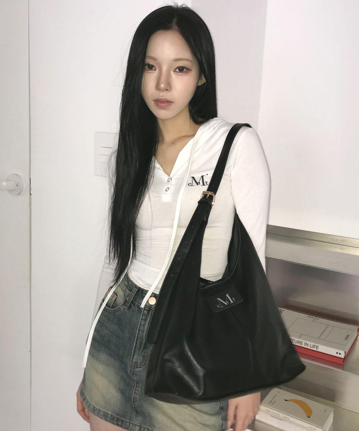 MUCENT 月牙皮革肩背包 P00000TX