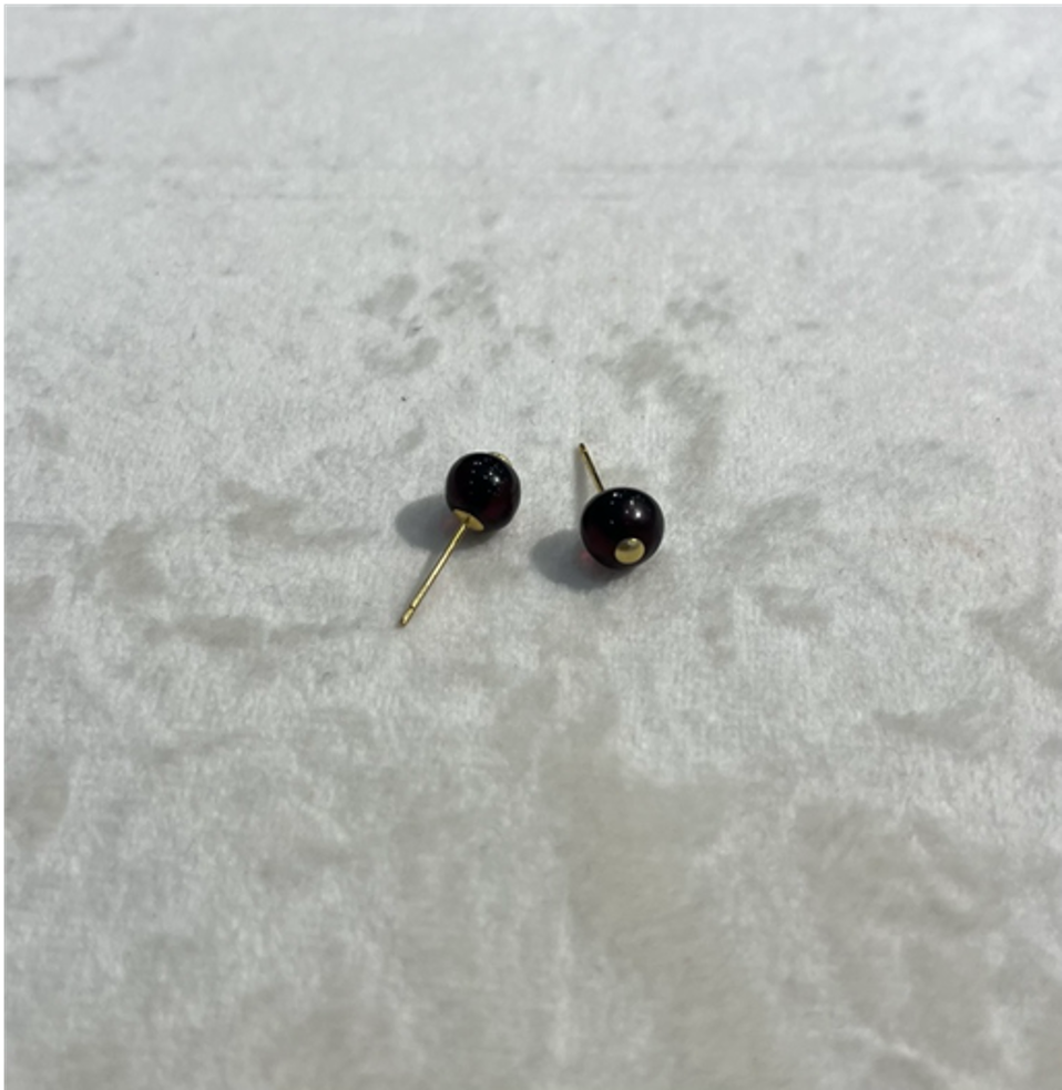 0414gz81-GZday1-撫順琥珀4月-撫順龍滴血耳釘 7m（A81）