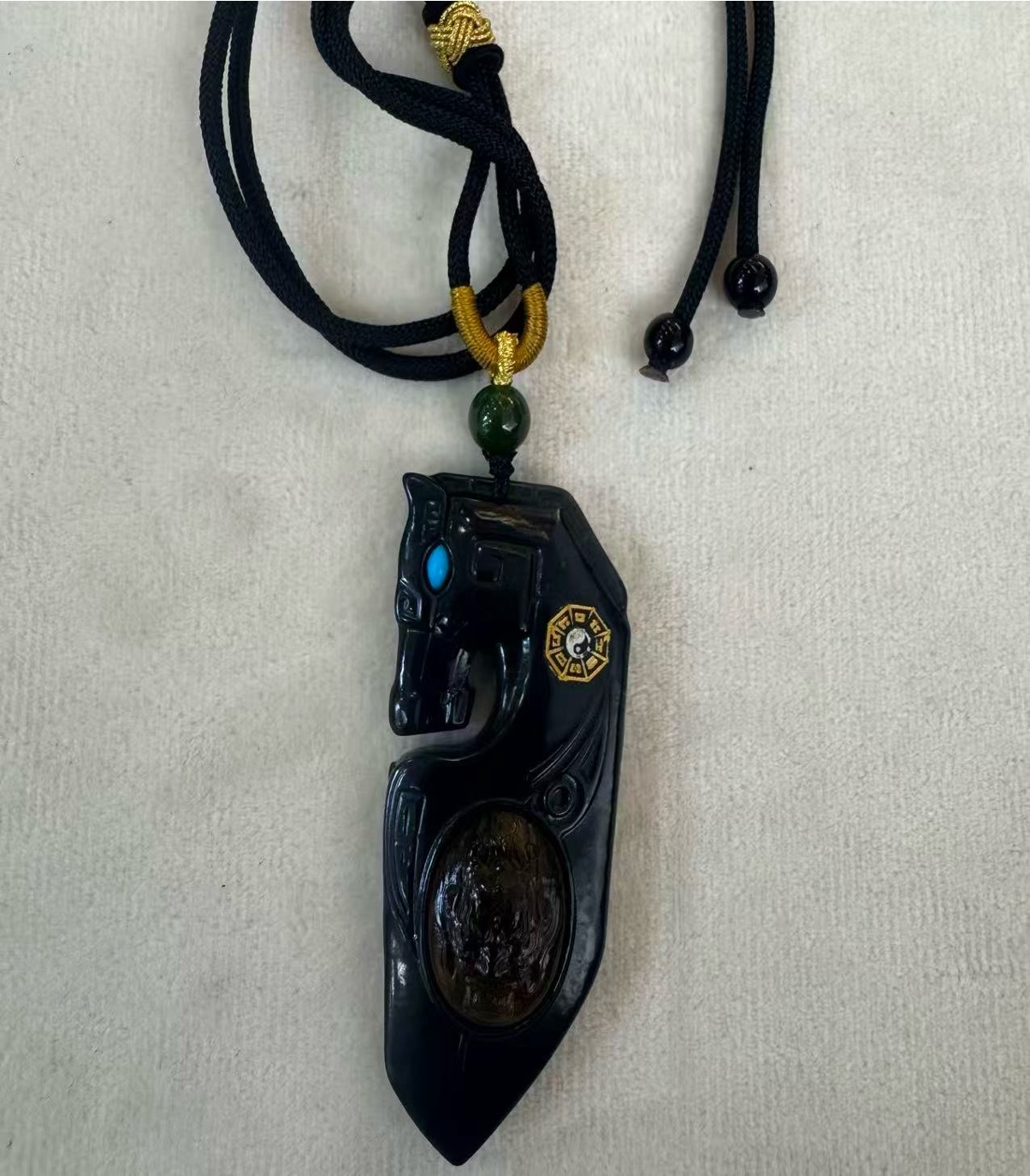 0414gz102-GZday1-撫順琥珀4月-龙马精神吊坠（A102）