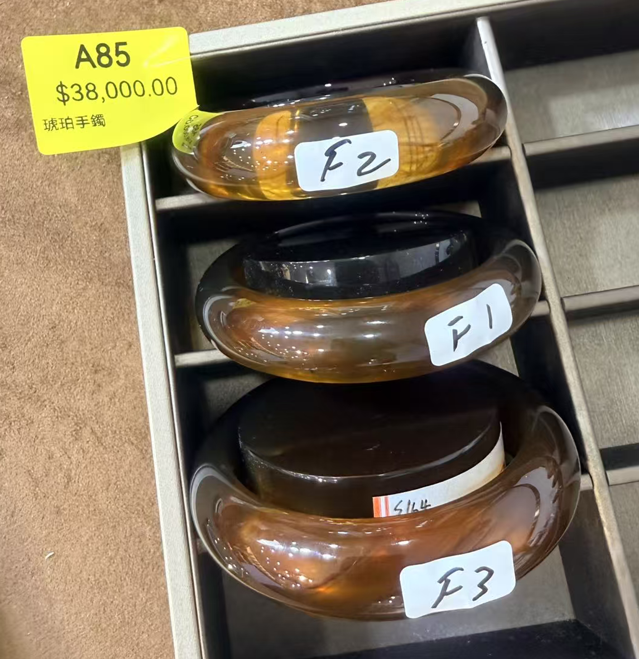 0414gz85-GZday1-撫順琥珀4月-琥珀手鐲-配琥珀心中間料（最後3只孤品）（A85）