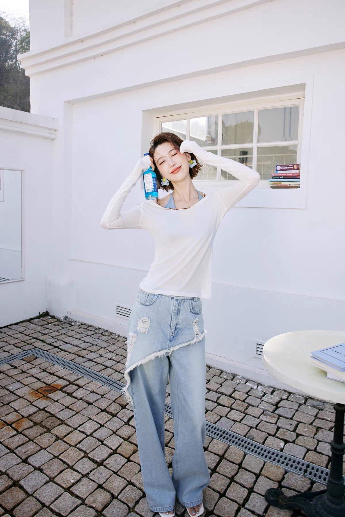 斜切抽鬚裙擺造型淺藍直筒牛仔褲-XS-L (Elegant & Love)