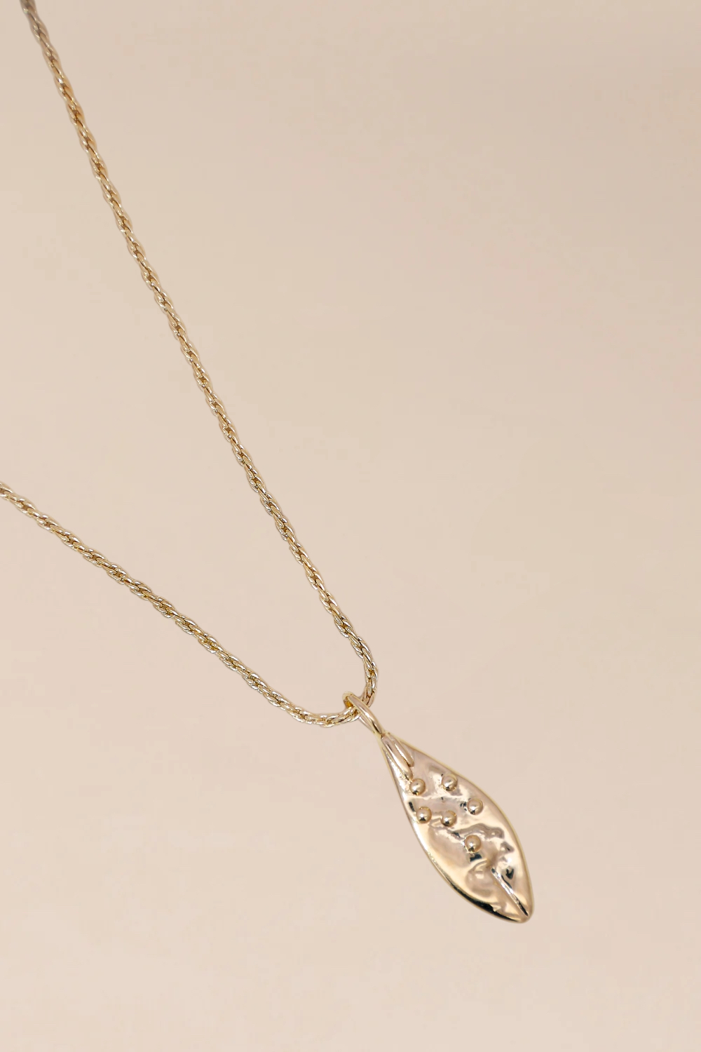 1WK0414-003 WAEKURA Necklace Olivea (EU)