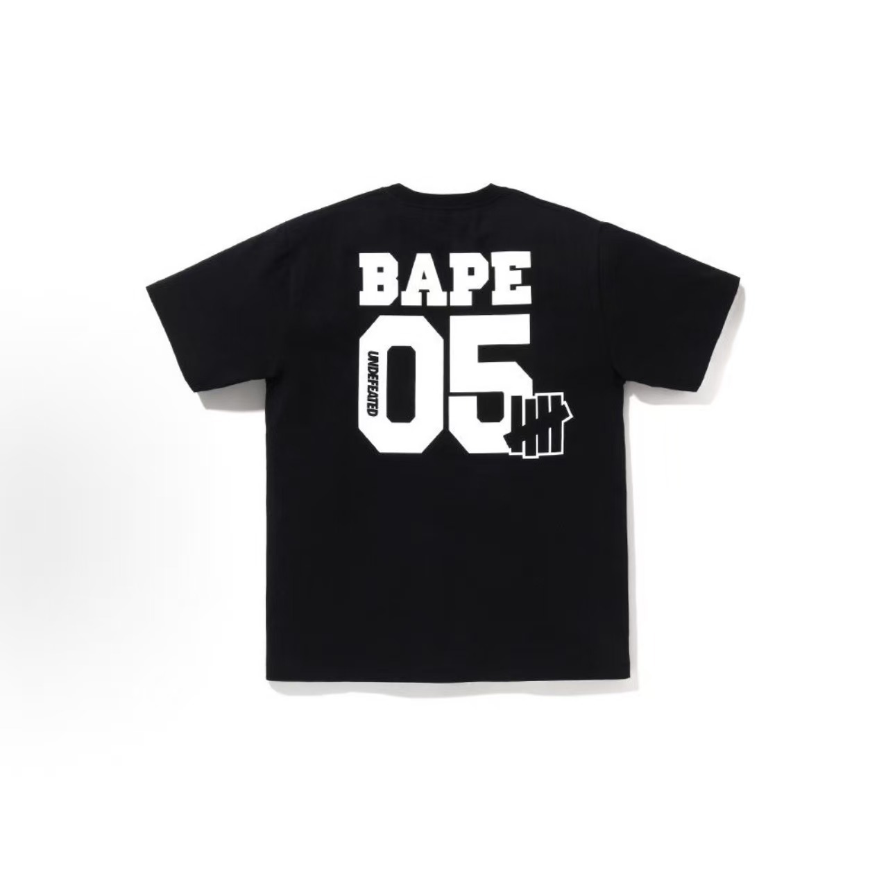 BAPE x Undefeated College短T (2色)