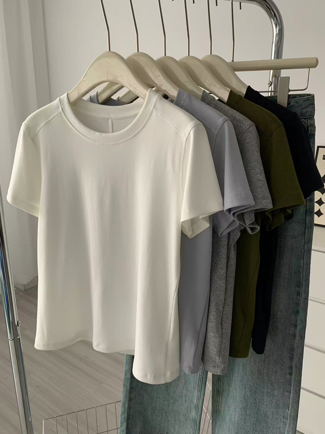 No.1687 天絲直角肩純色短T