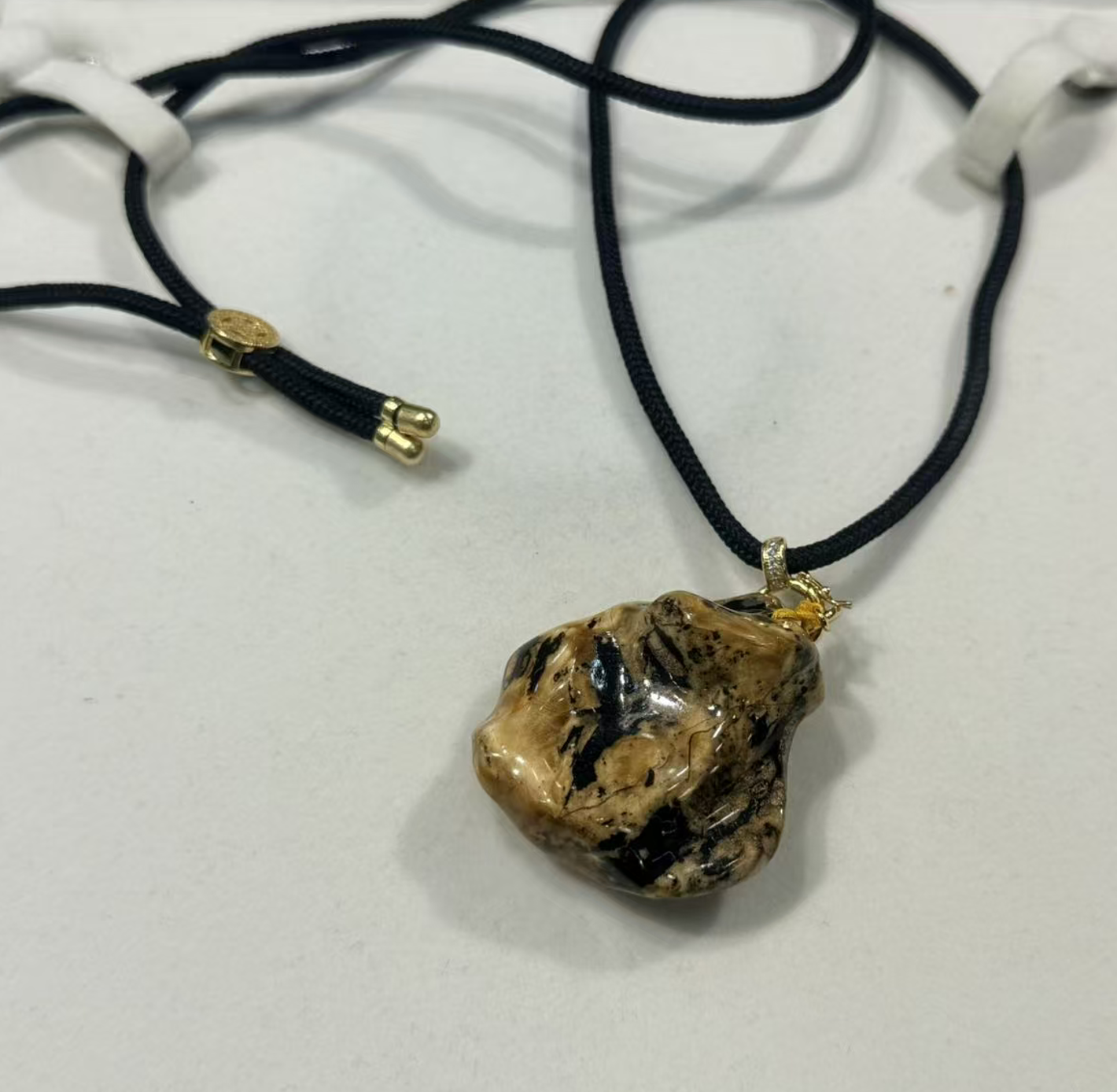 0414gz34-GZday1-撫順琥珀4月-撫順幹白花籽料吊墜（A34）