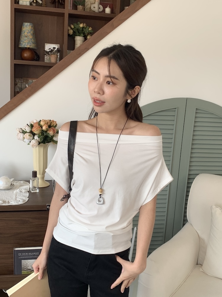 冰絲涼感垂墜上衣(送項鍊）