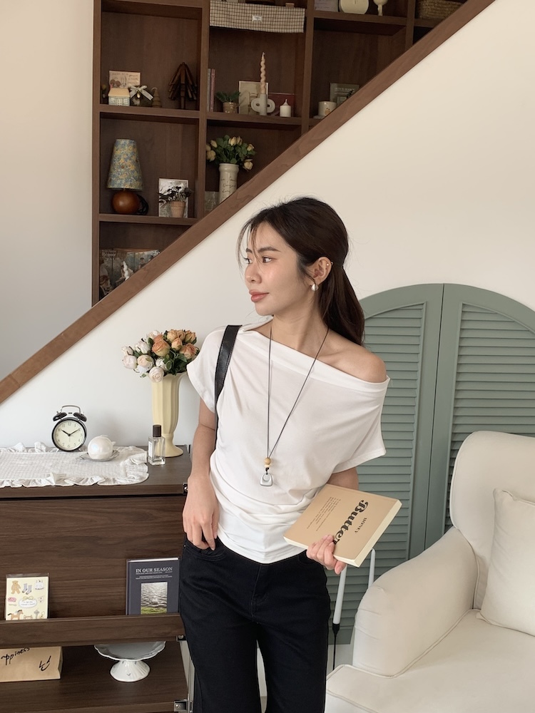 冰絲涼感垂墜上衣(送項鍊）