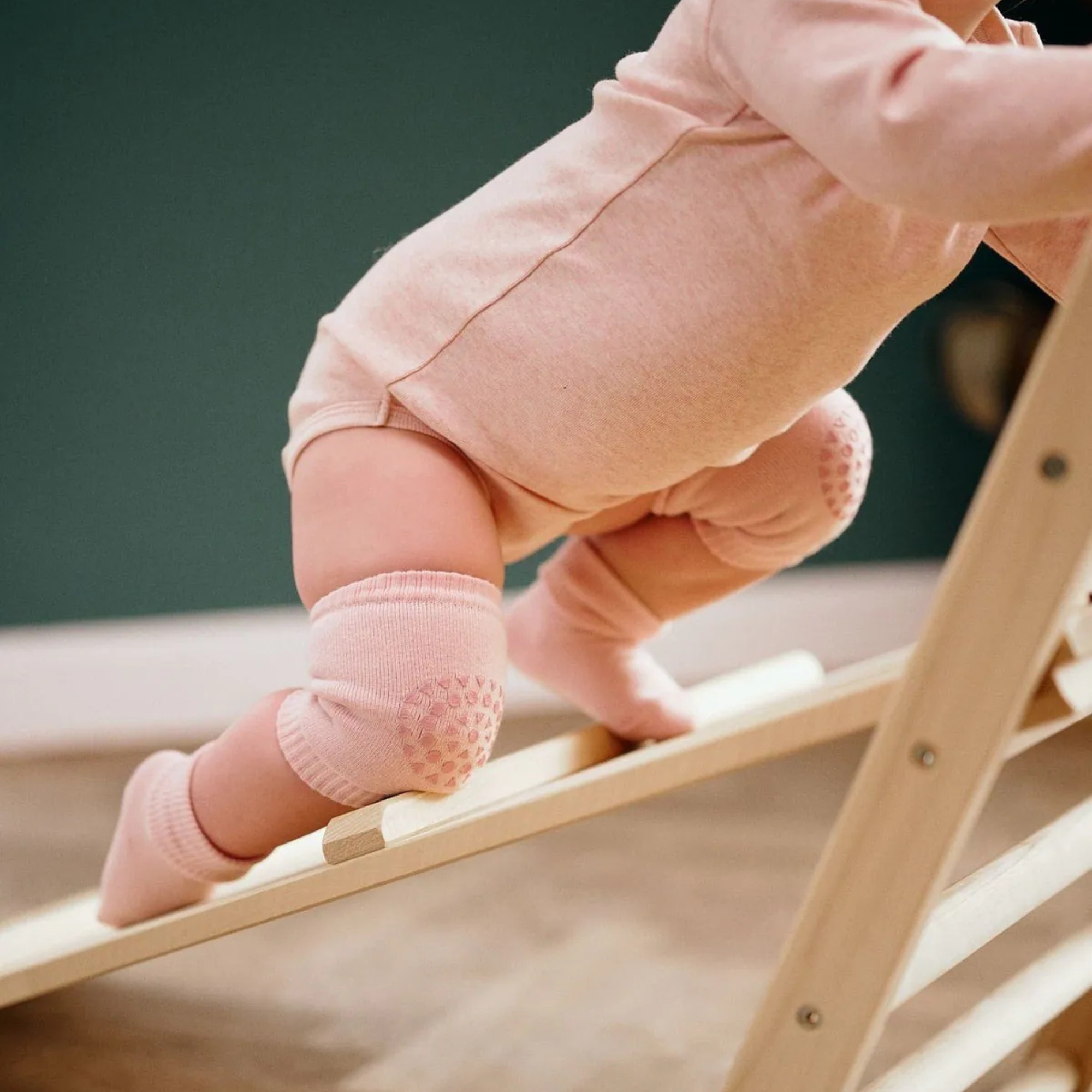 丹麥GoBabyGo 毛圈棉爬行護膝 - Soft Pink