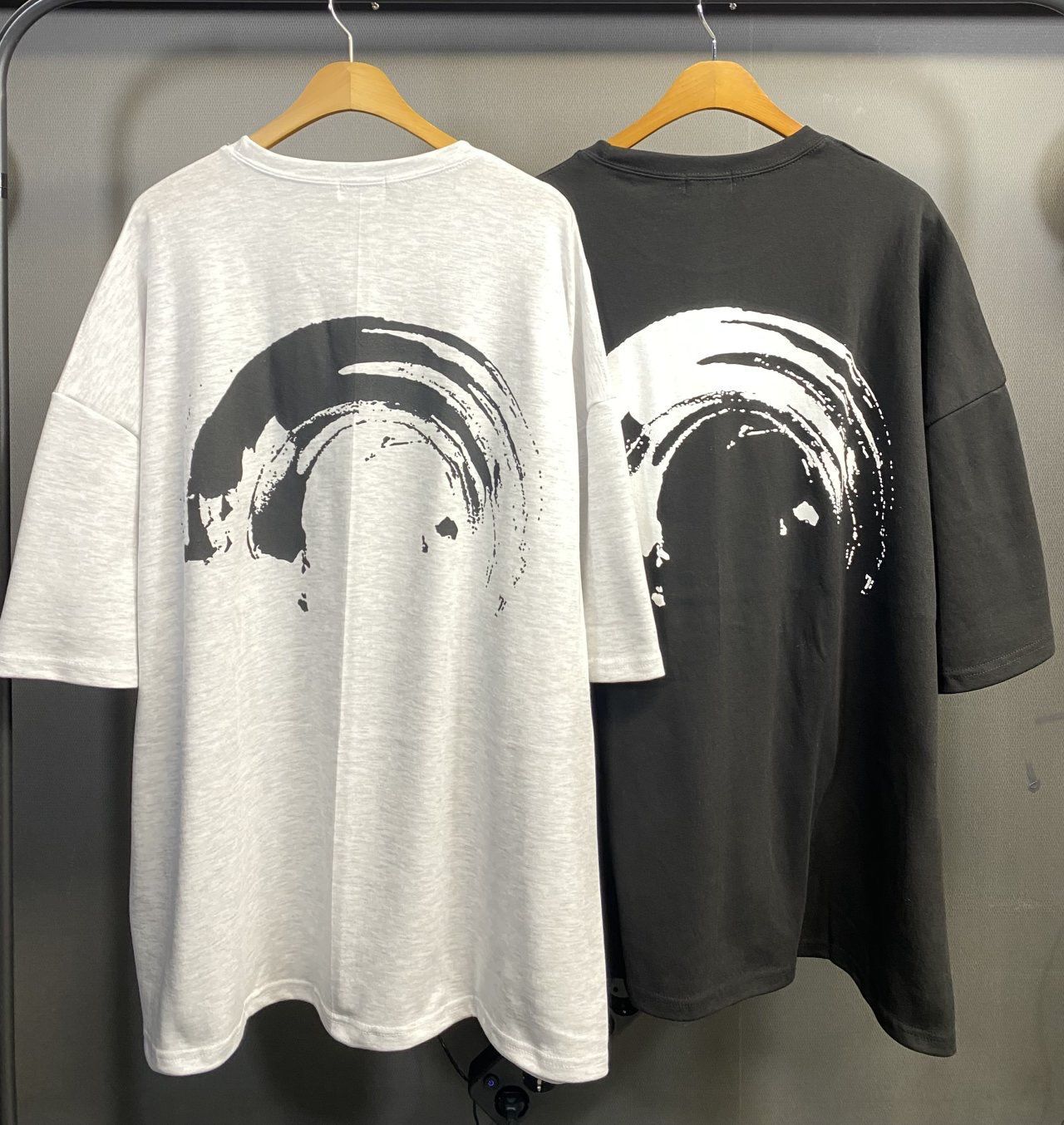 OverSize英文字圖案短袖Tee UNSTANDARD-157T