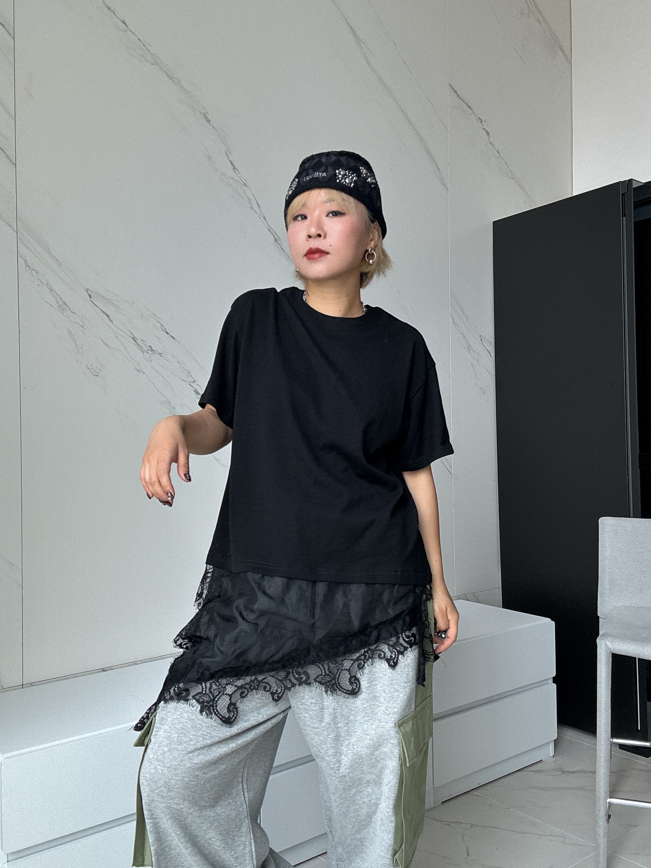 一件過拼布有款黑Tee