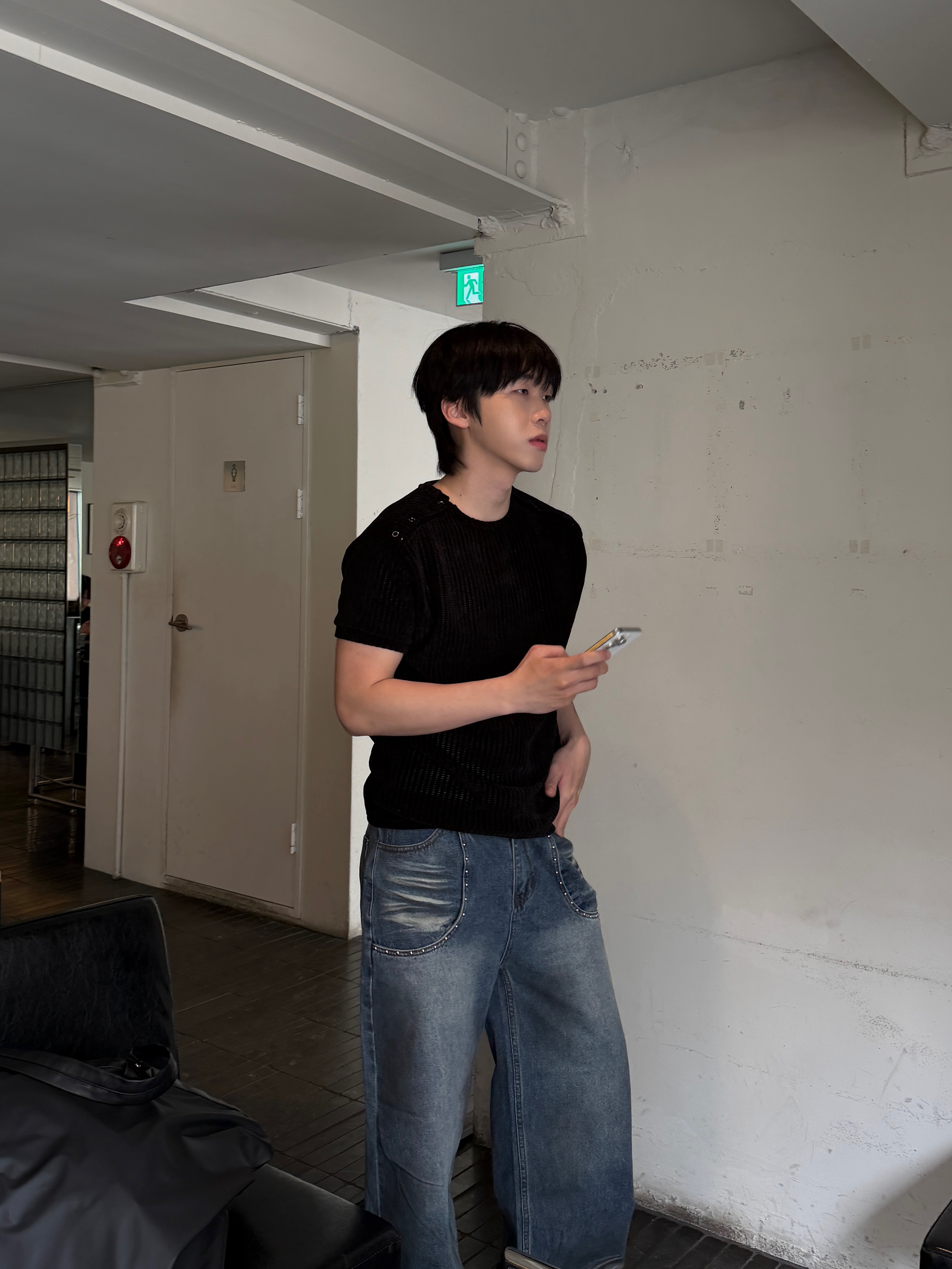 雙層亨利領 側釦顯壯合身 絨布短袖上衣