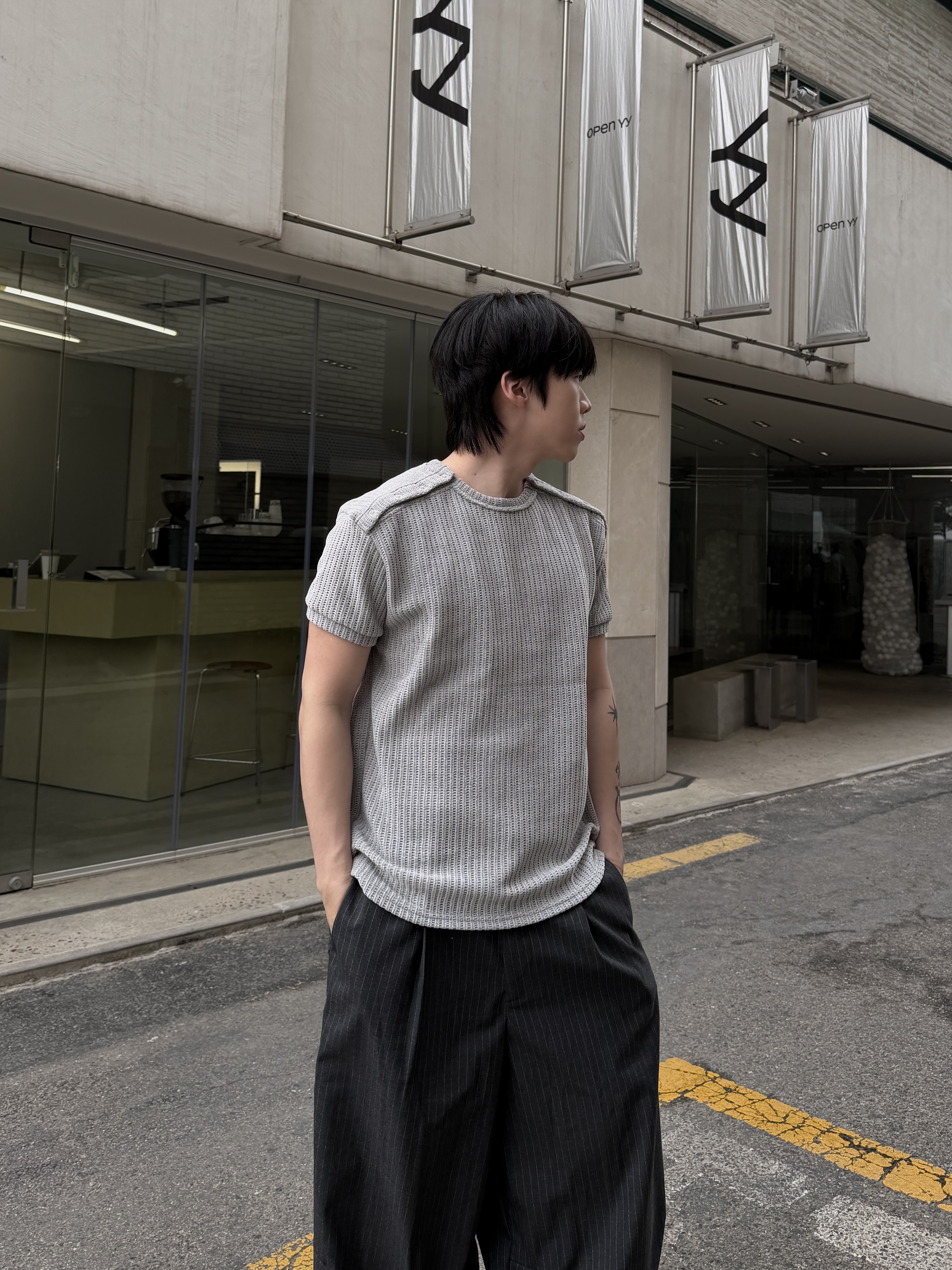 雙層亨利領 側釦顯壯合身 絨布短袖上衣