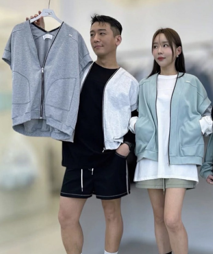 YD053 non-clip 拉鍊V領闊身背心外套