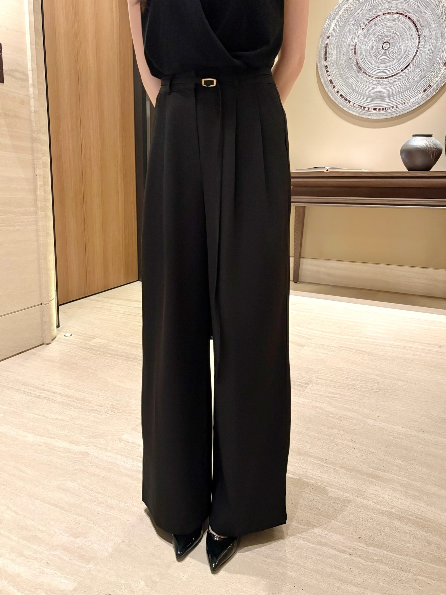 大長腿!滑料腰帶長褲