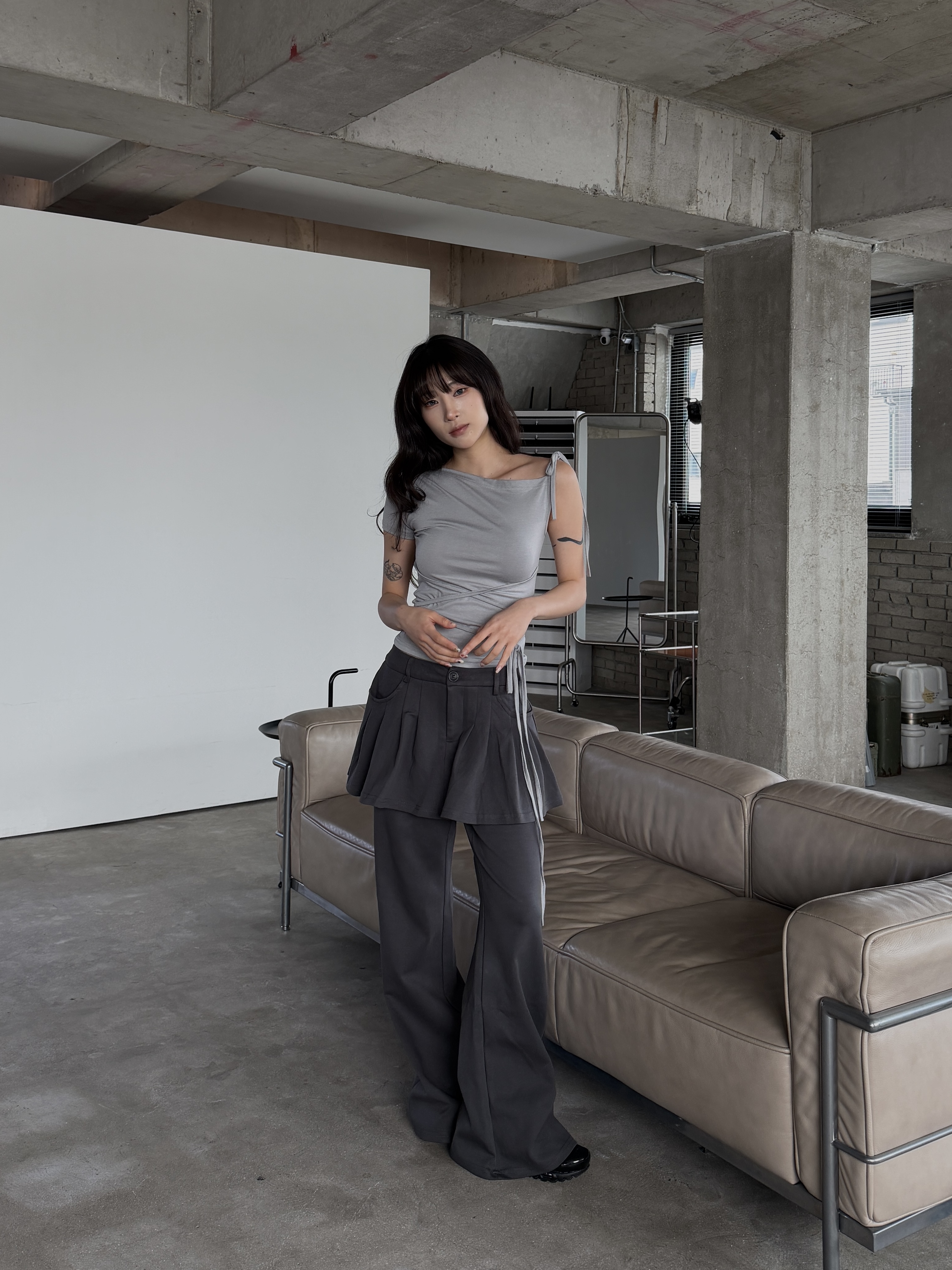 側綁帶 斜肩鏤空 修身短袖上衣