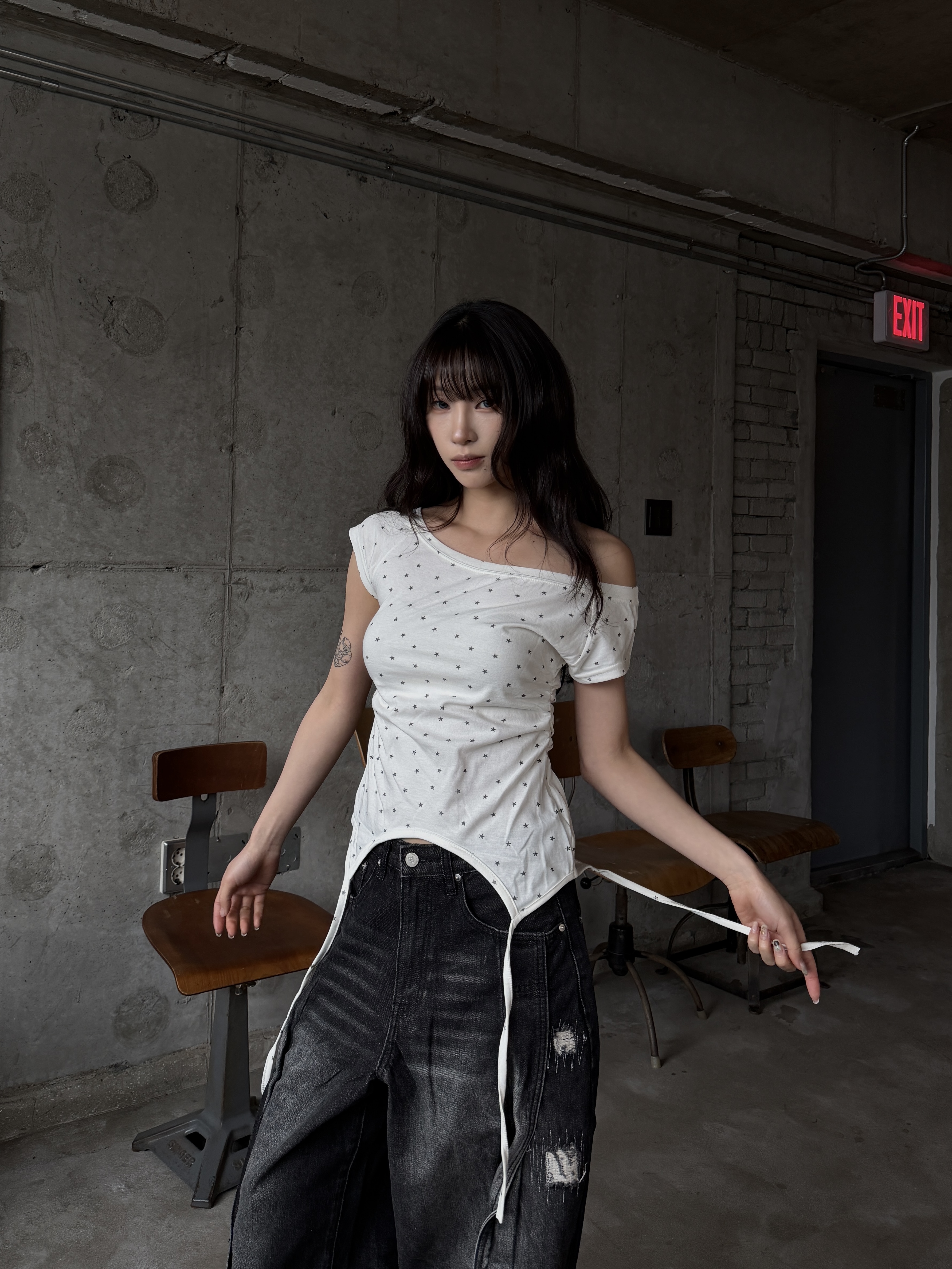 星星造型 斜肩皺摺 修身短袖上衣