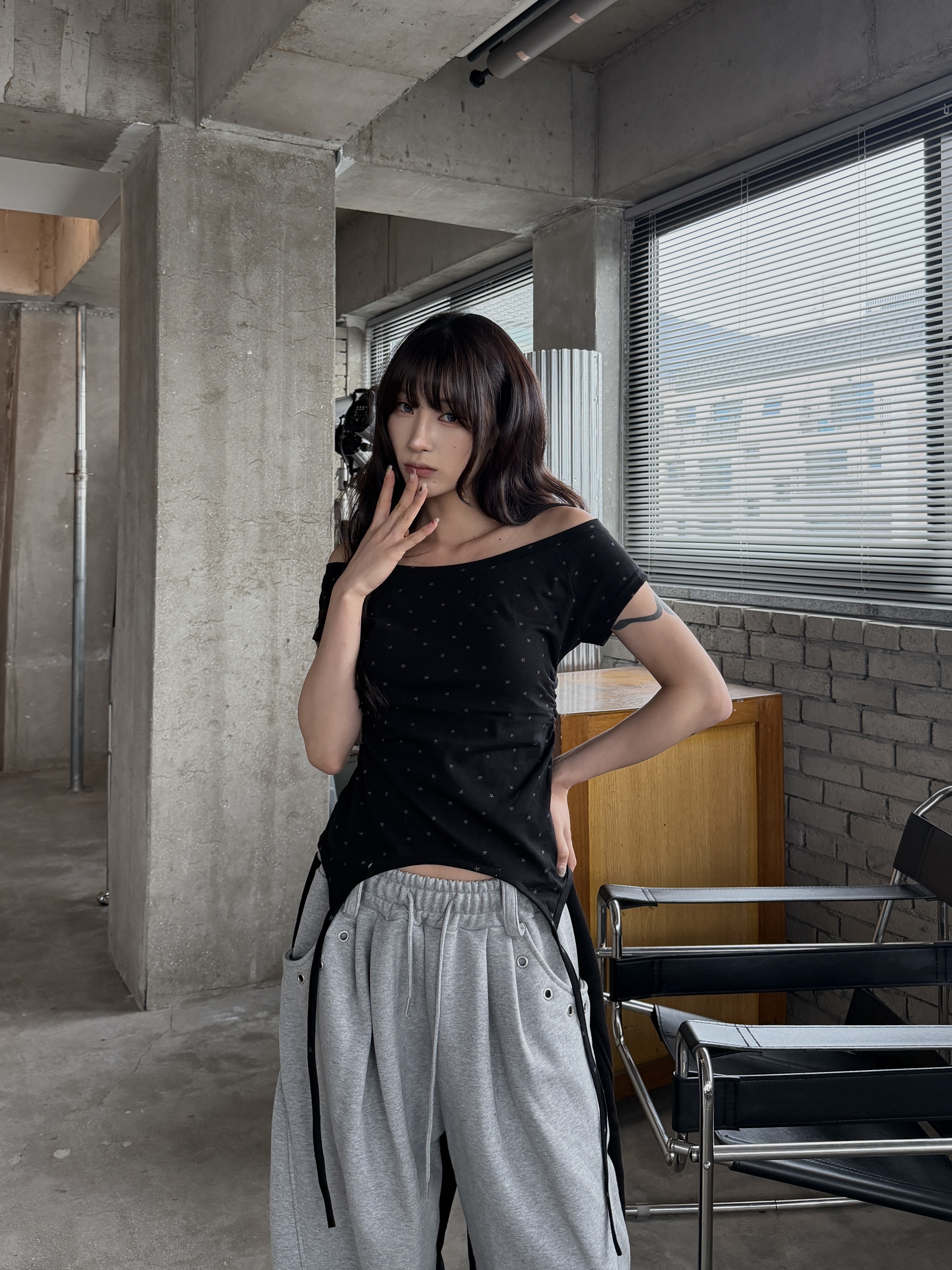 星星造型 斜肩皺摺 修身短袖上衣