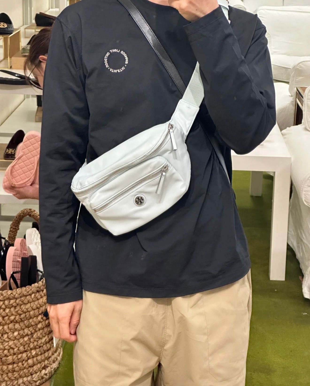 LYS01547 Tory Burch Ella超輕身尼龍腰包 Light grey