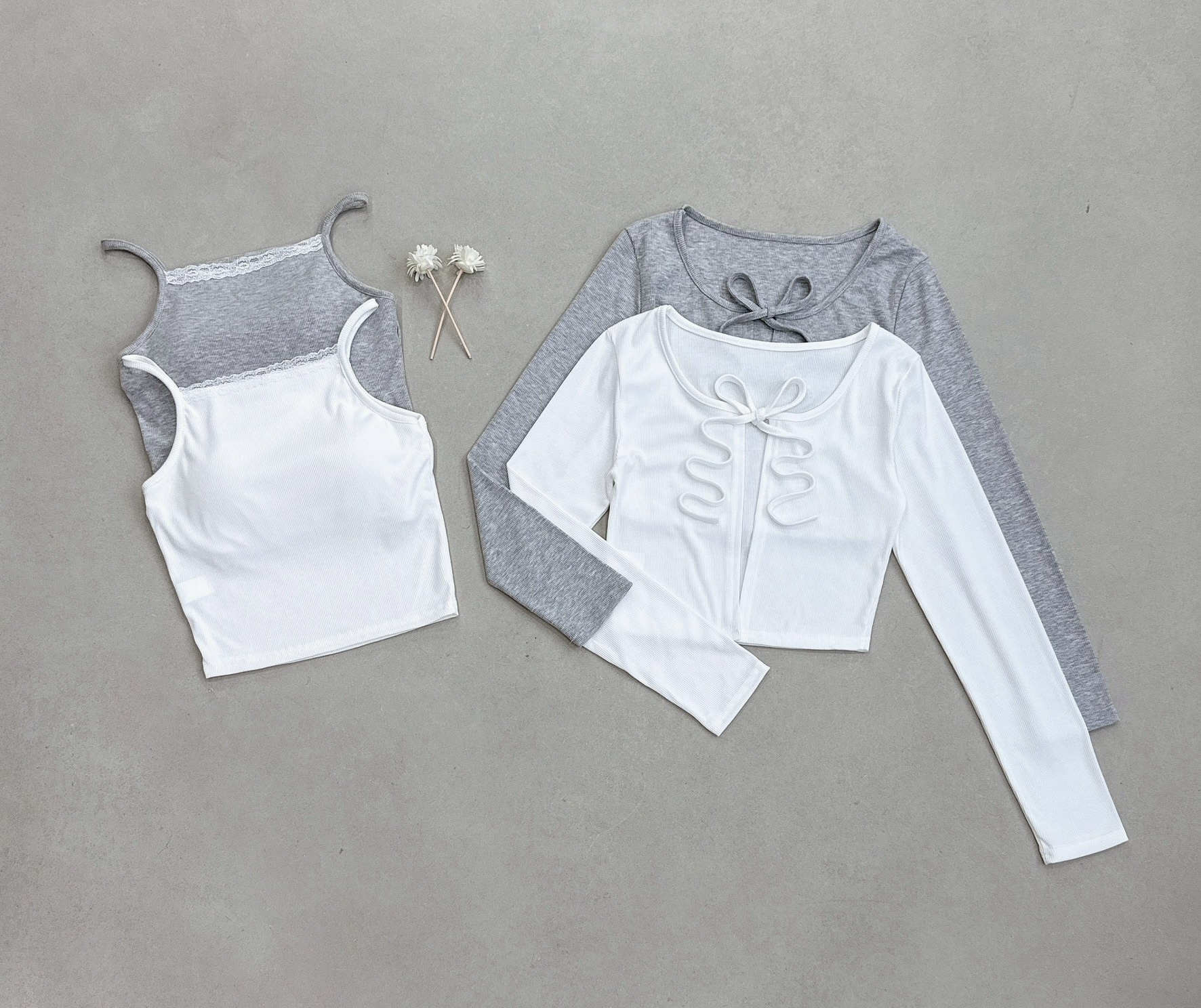 細肩蕾絲罩杯背心+前綁外套