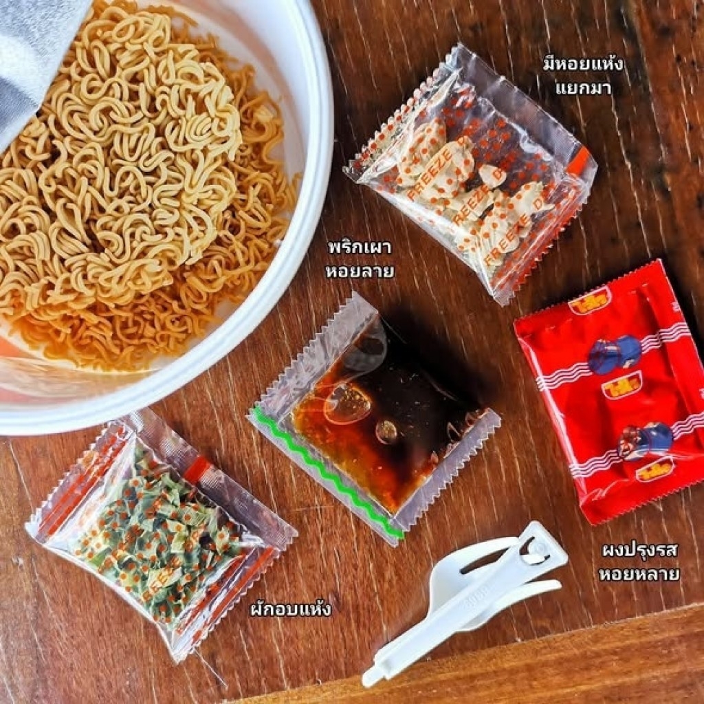 (預購商品) 泰國 Wai Wai 泰式辣炒血蛤風味乾炒泡麵碗裝 70g