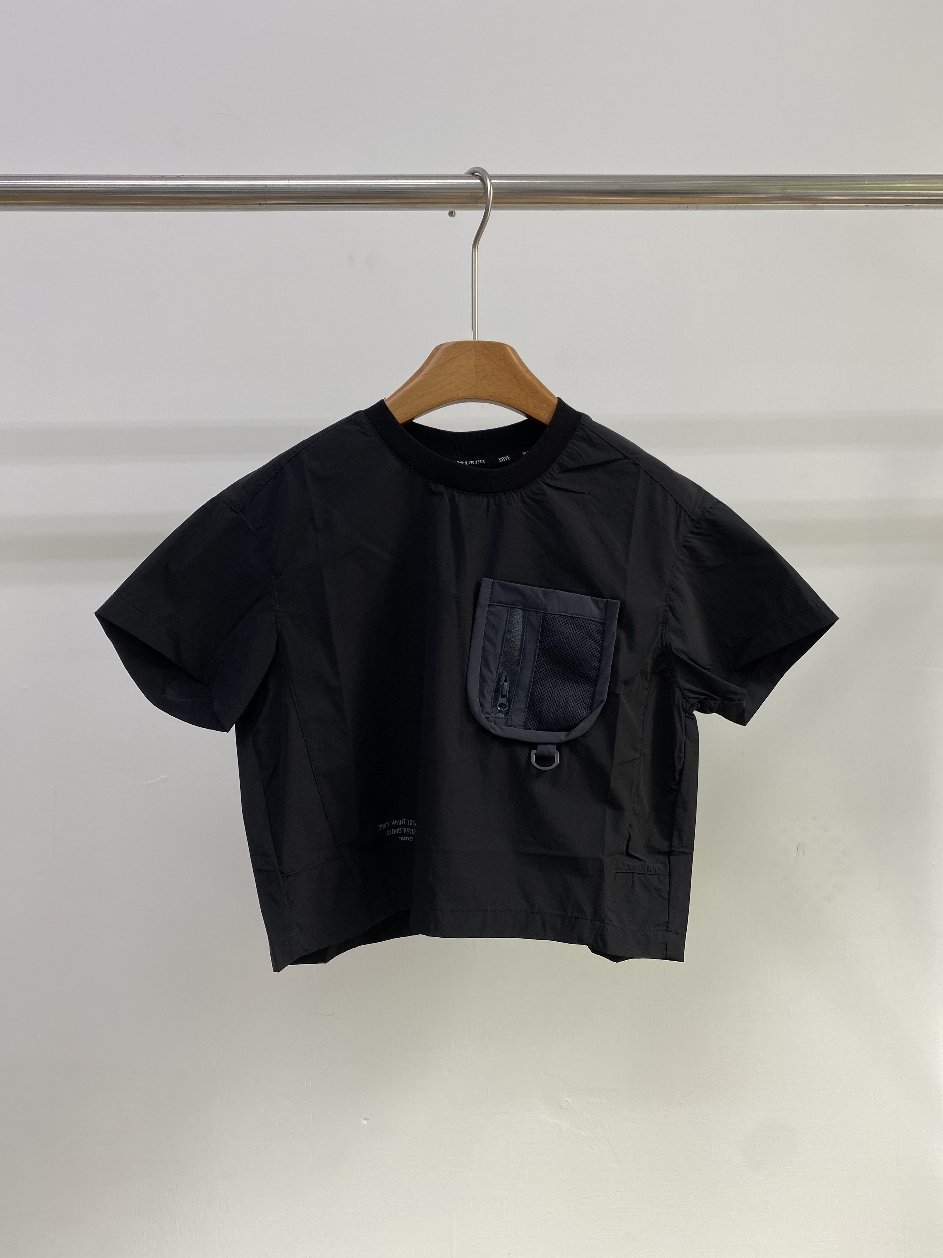 A04681設計師品牌速乾口袋上衣