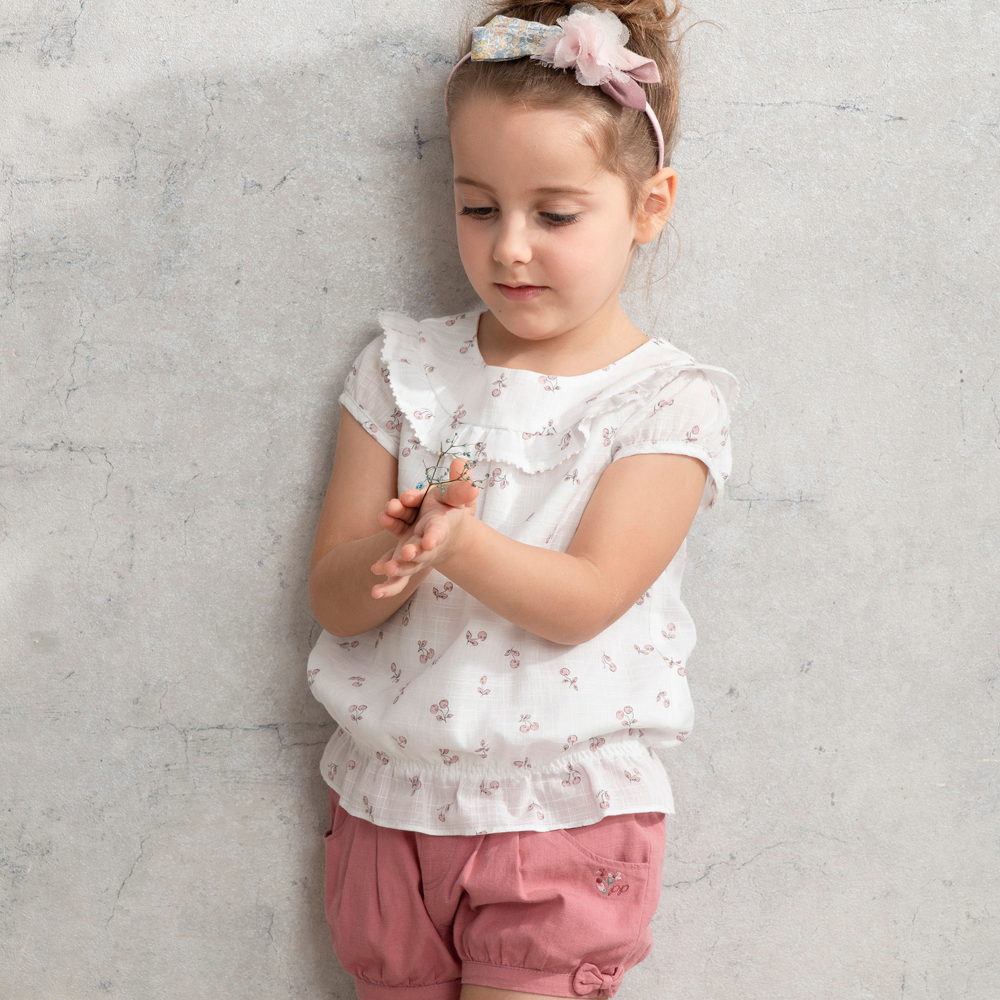 PIPPY 小碎花印花透氣圓領1分袖上衣 白