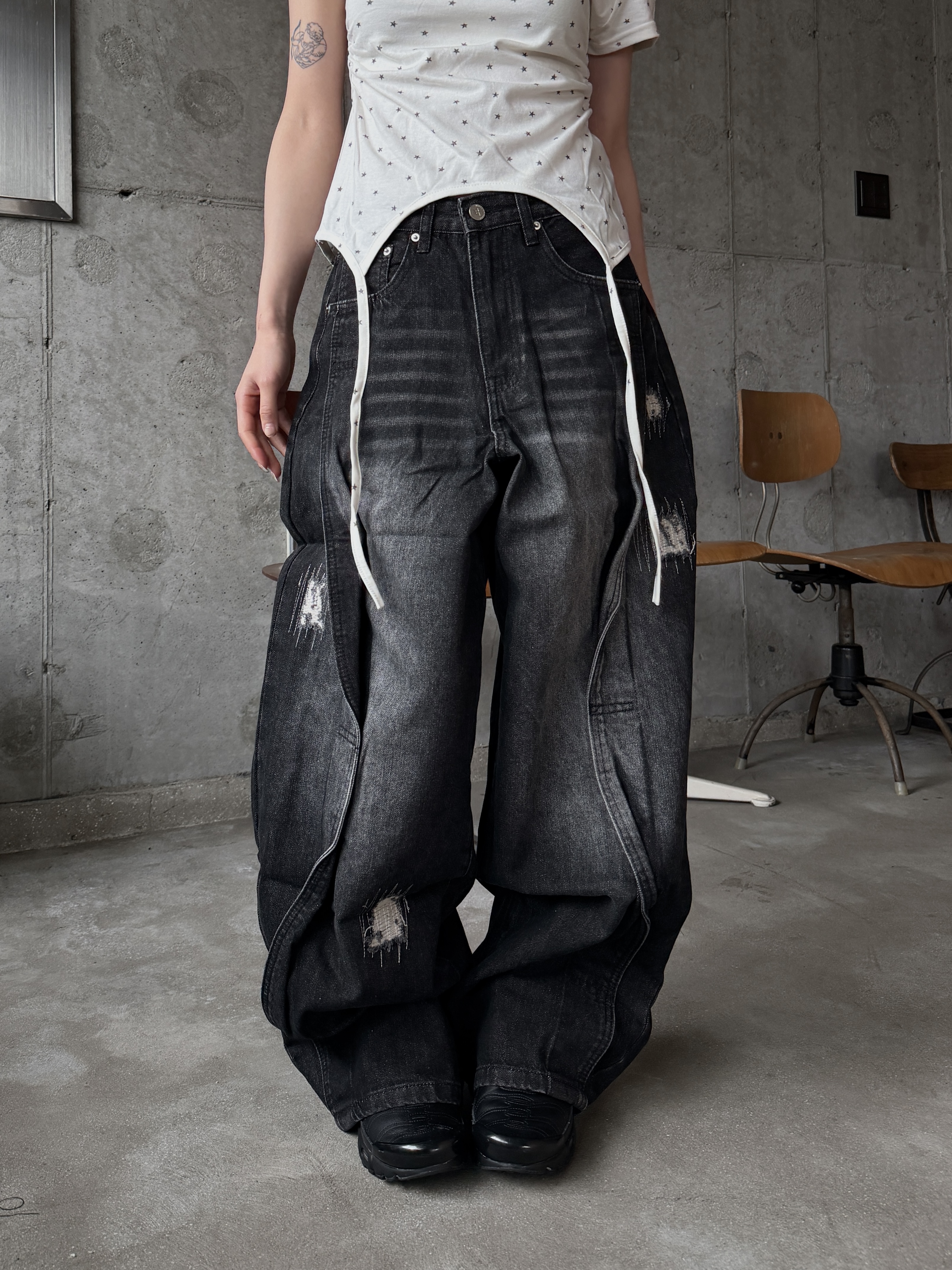 立體翻摺 拼接刷破 寬鬆水洗牛仔褲