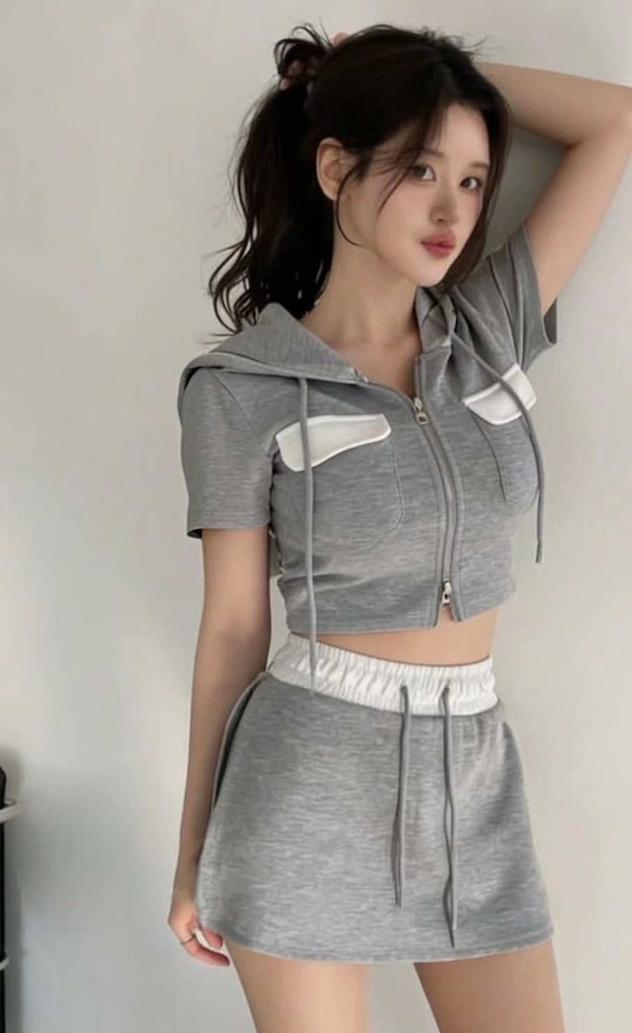 配色口袋拉鍊連帽衣+配色開岔短裙