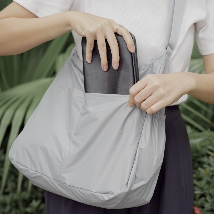 【逛街必備組】 萬用多頁式長夾(黑皮革款)＋ 太空漫遊包〖贈〗簡約托特包(卡其黃)