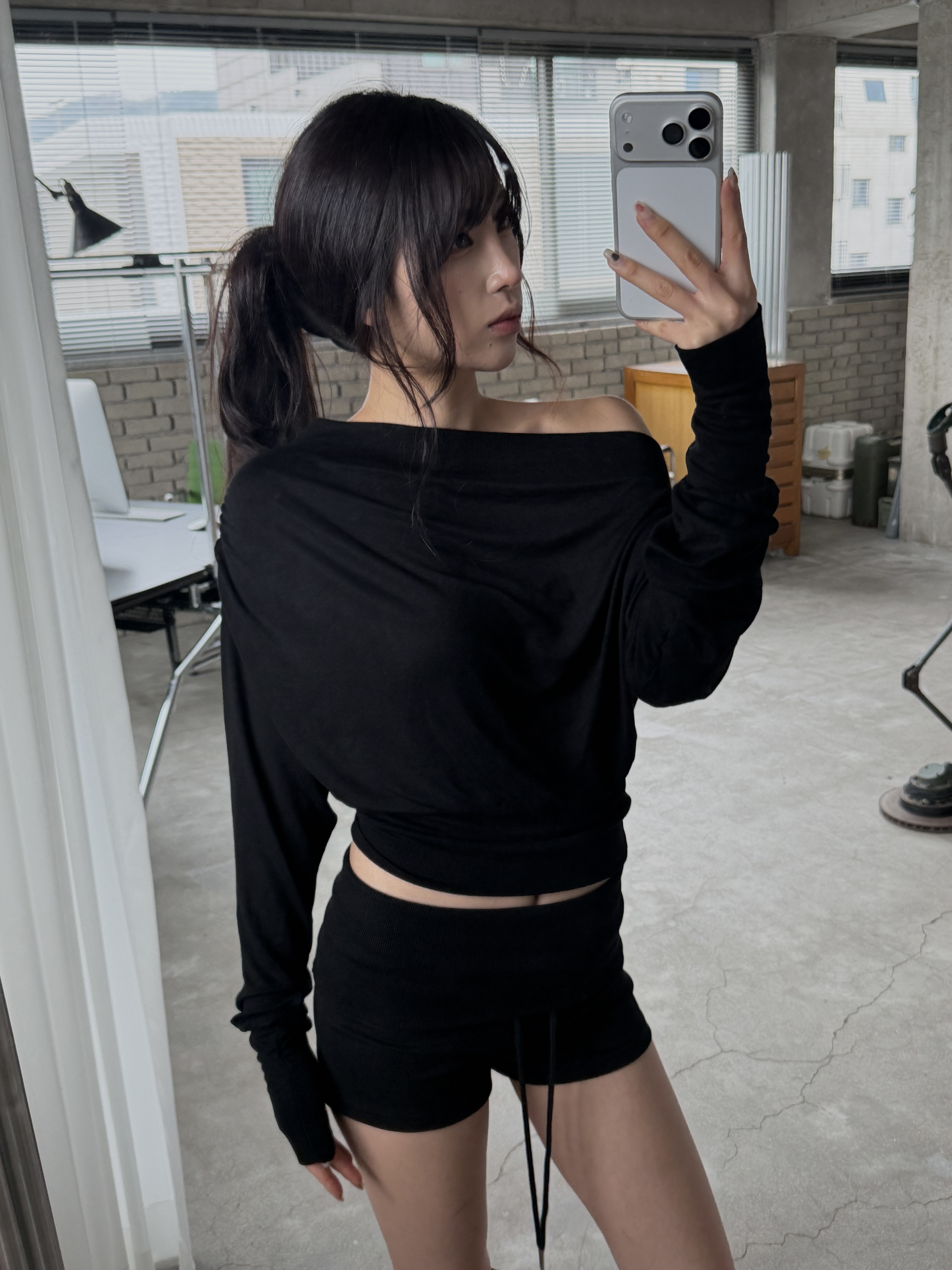 反折設計 後口袋 貼腿修身 棉短褲