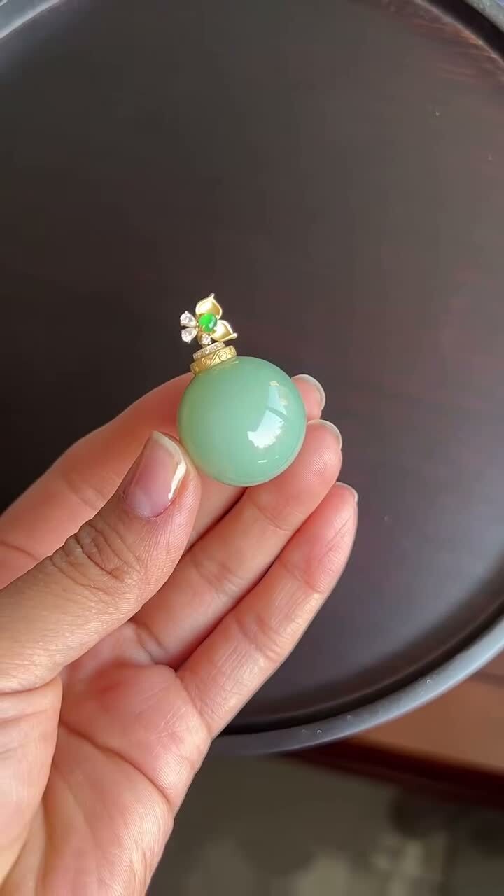 和田玉粉青吊墜 ( 23.5mm直徑),天然和田玉軟玉