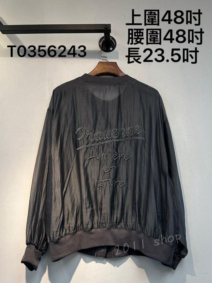 背面刺繡字母透薄外套  上圍48吋  腰圍48吋 長23.5吋    T0356243