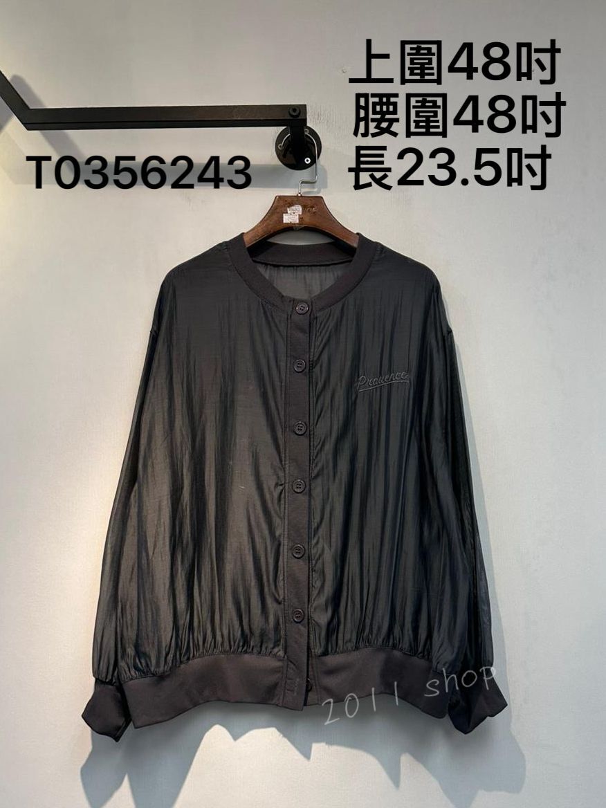 背面刺繡字母透薄外套  上圍48吋  腰圍48吋 長23.5吋    T0356243