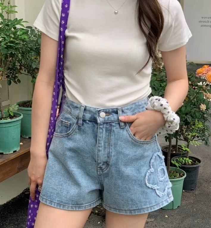 抽鬚花朵圖案牛仔短褲 3556