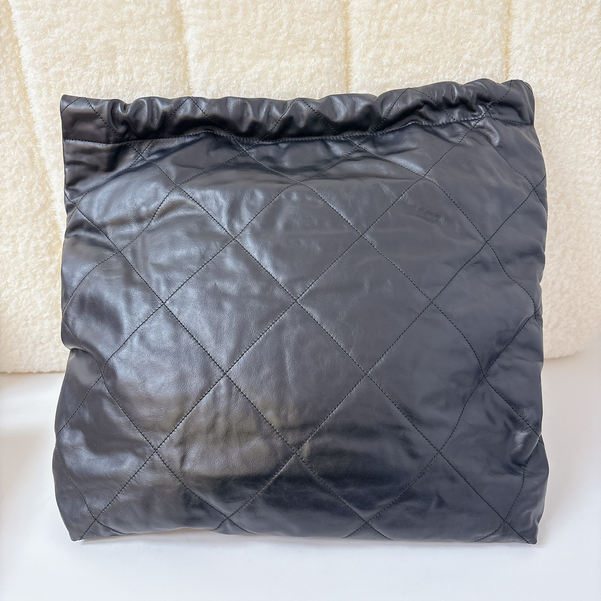 Chanel 22 handbag - Black / GHW