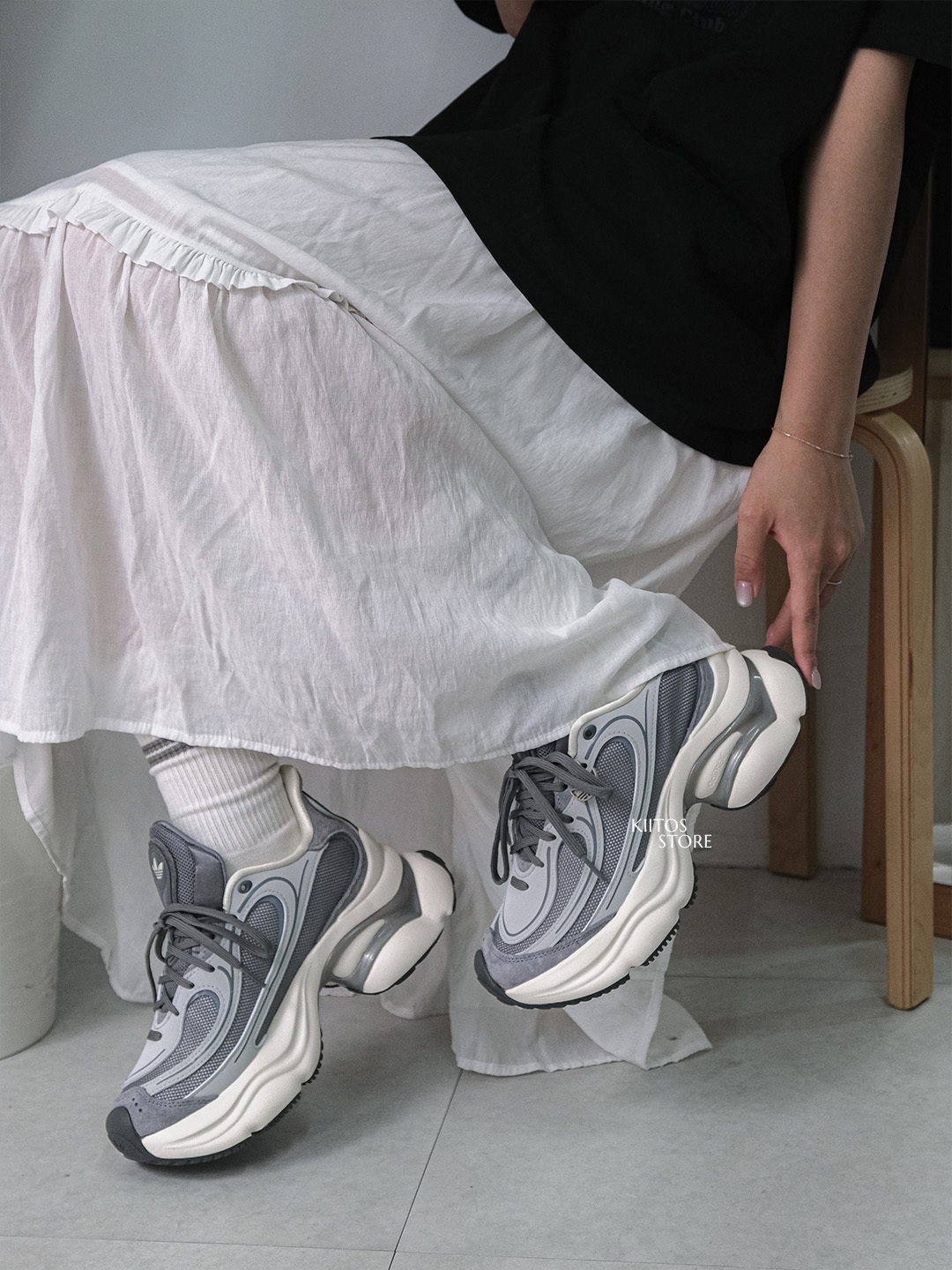 【預購】Adidas Ozvenuz  浮蝶鞋 老爹鞋  灰銀色 厚底 KJ3974