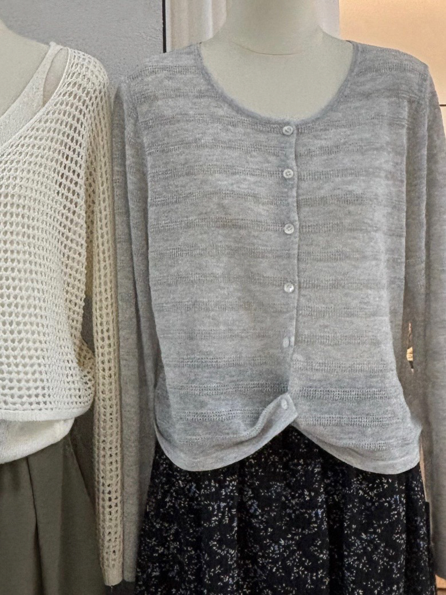 A19圓領鈕扣條紋簡約亞麻長袖罩衫(3色)