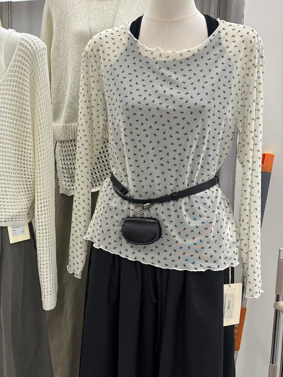 A8小蝴蝶大圓領彈性透膚內搭