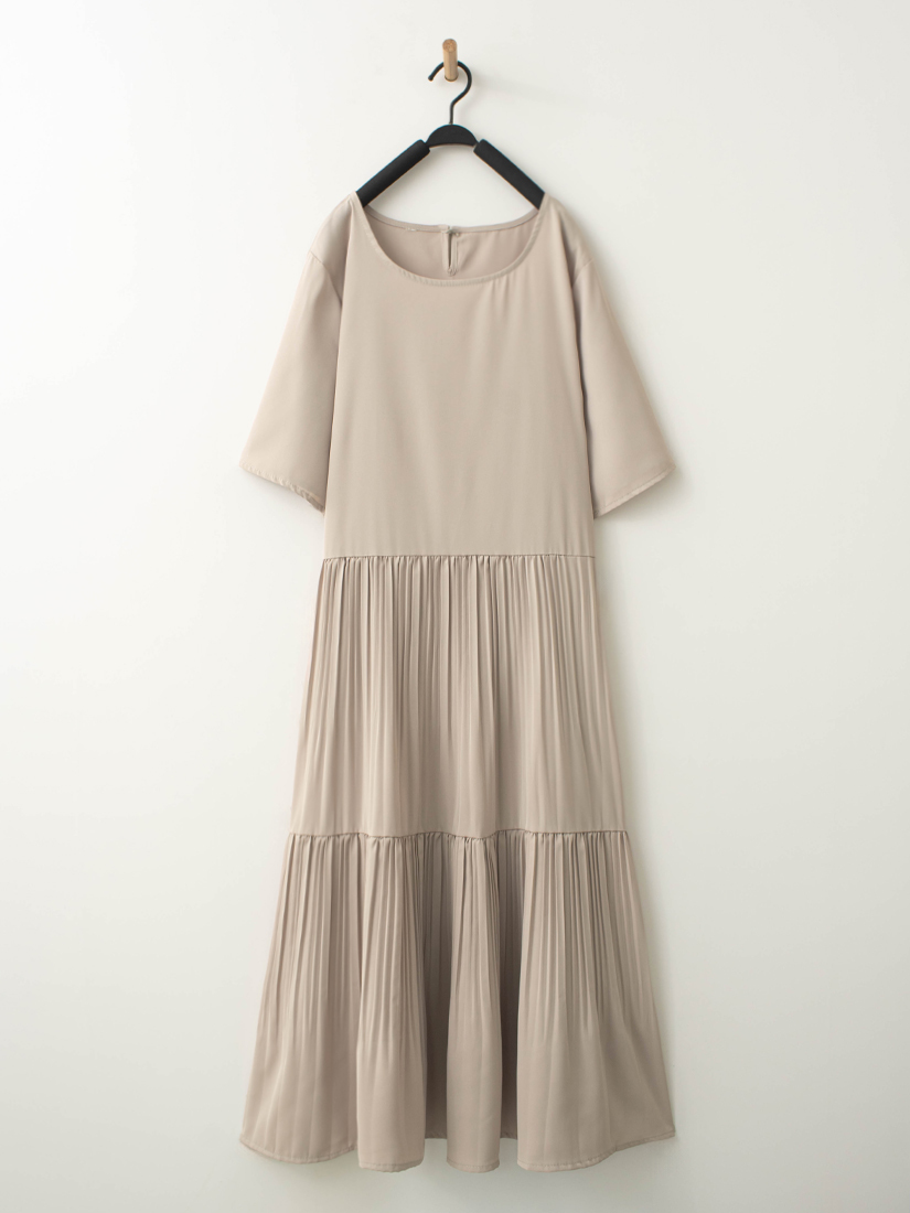 自然氣質圓領素色剪接壓褶短袖長洋裝