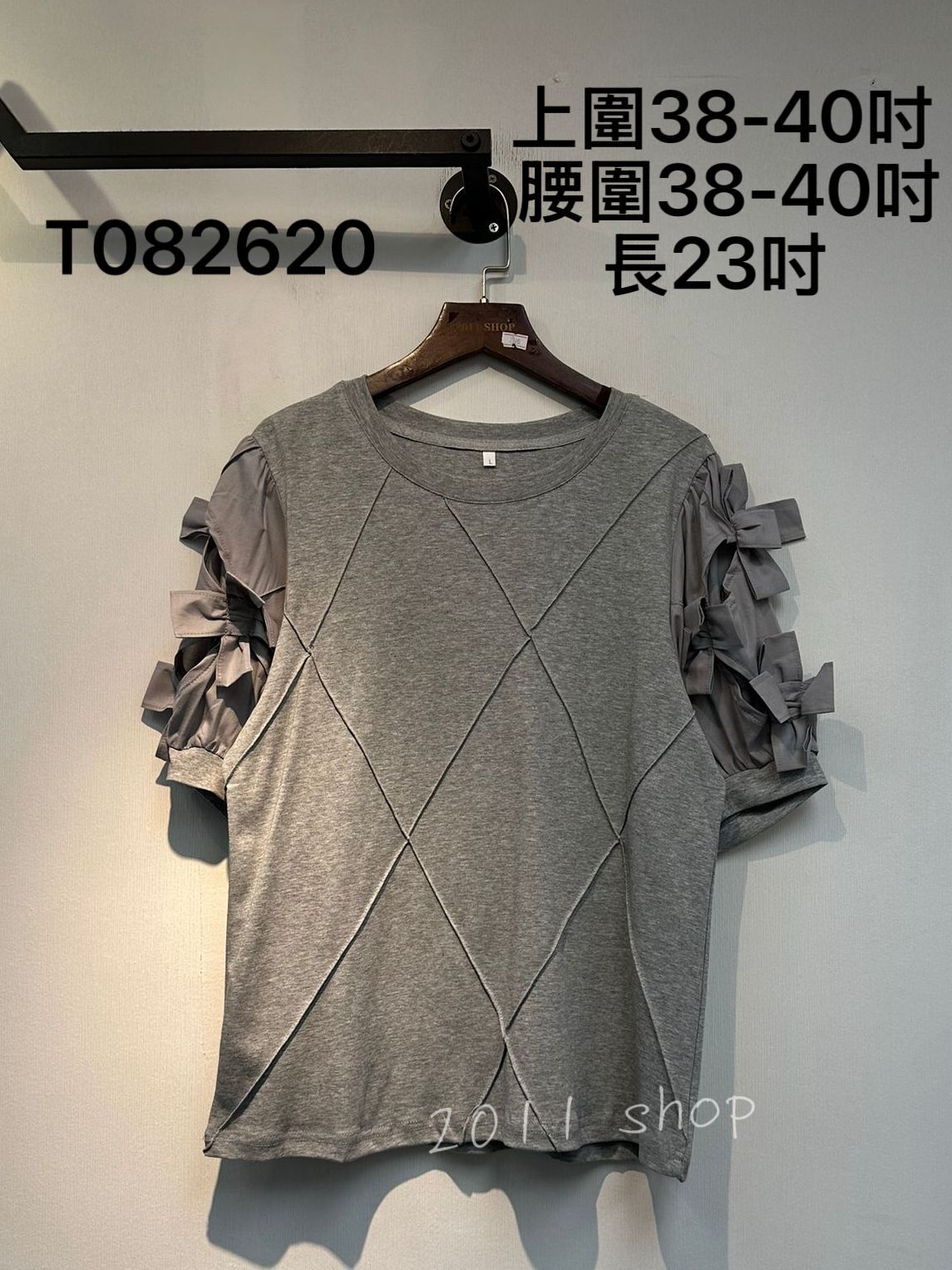 特別蝴蝶結袖拼布TOP  上圍38-40吋  腰圍38-40吋 長23吋   T082620