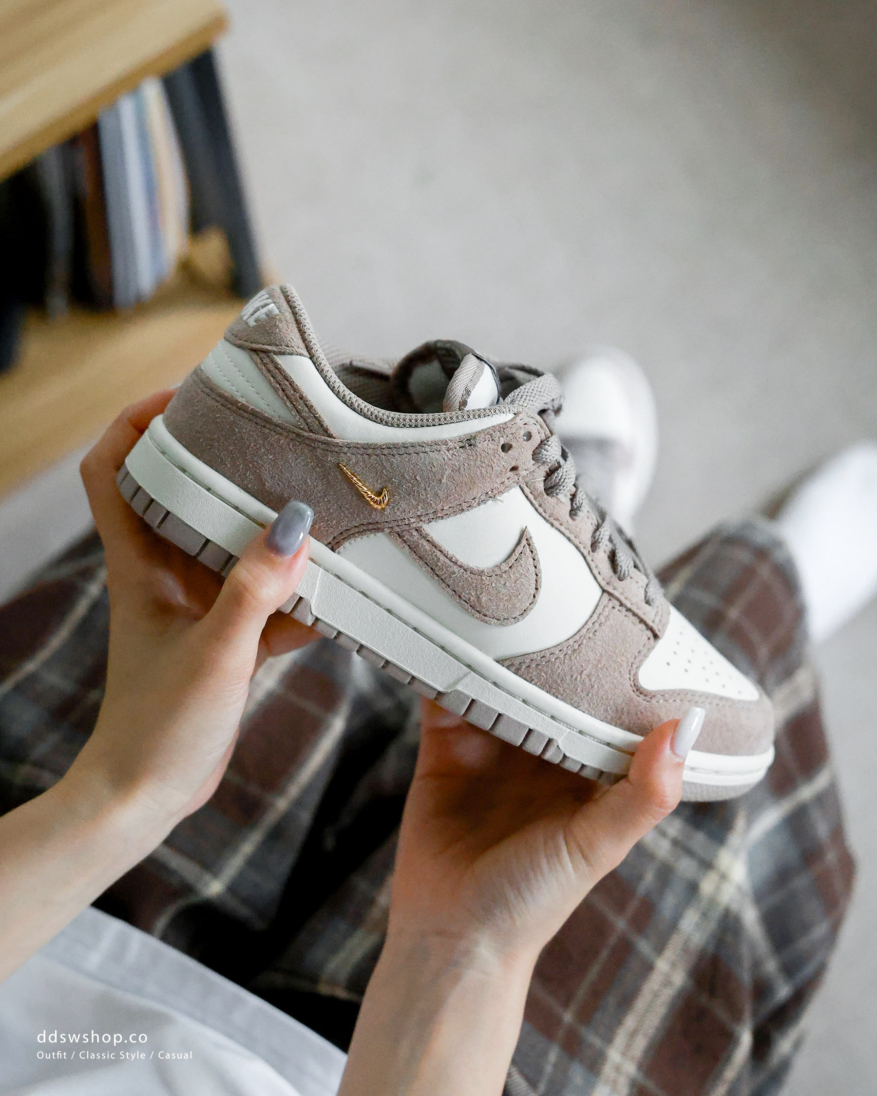 "代購" Nike Dunk Low "Malt" 淺卡其米白灰棕 小金勾 復古麂皮 低筒女鞋 IB4417-105