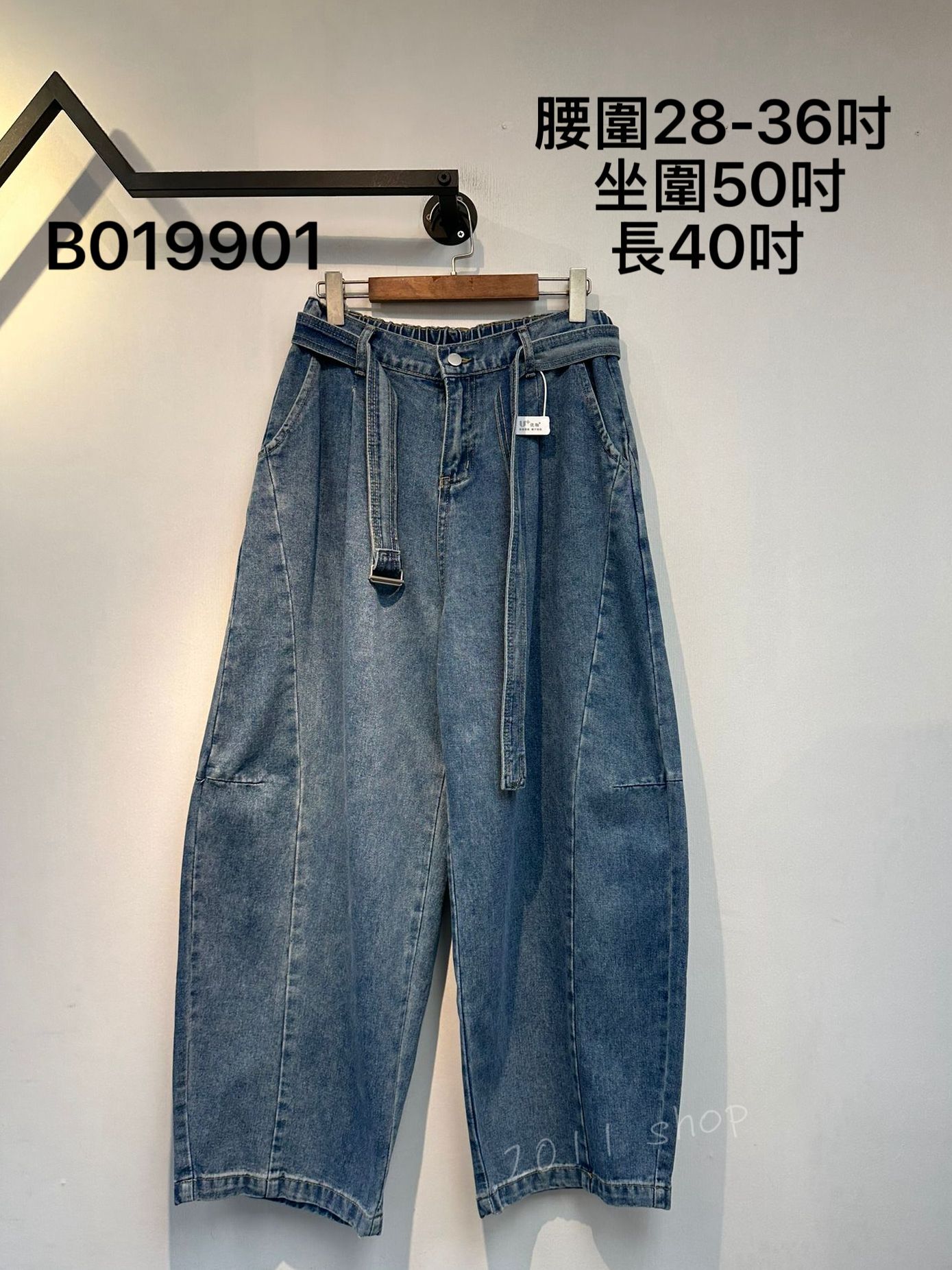 半橡筋腰彎刀寬鬆牛仔褲  腰圍28-36吋  坐圍50吋 長40吋   B019901