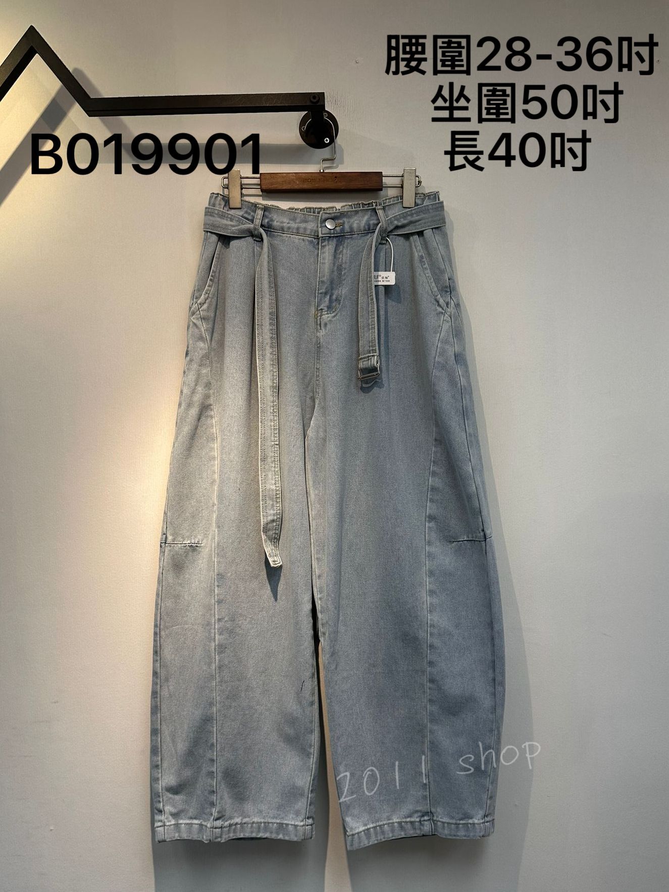 半橡筋腰彎刀寬鬆牛仔褲  腰圍28-36吋  坐圍50吋 長40吋   B019901