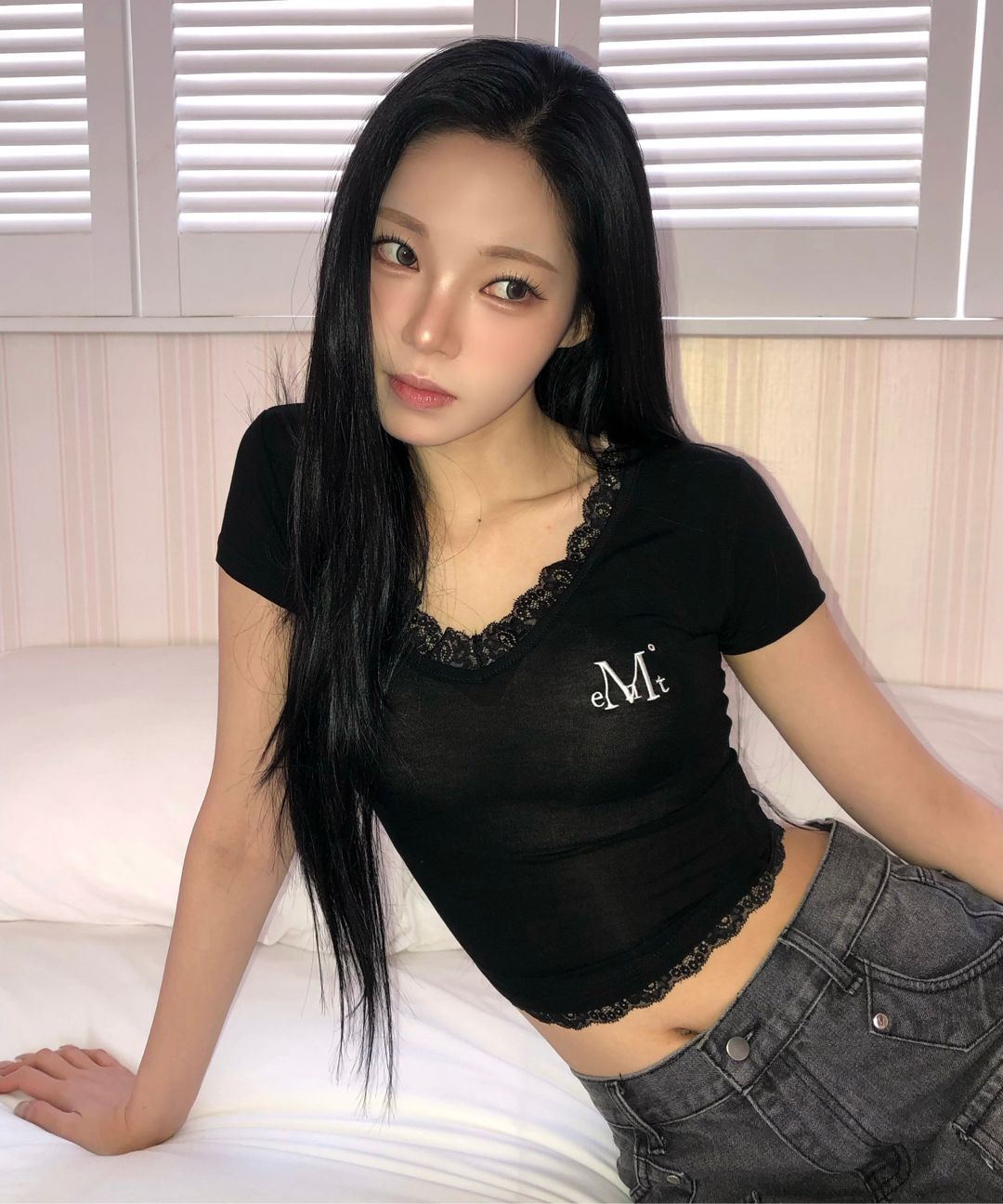 #預購 🇰🇷韓國26春夏 MUCENT 蕾絲V領短袖 3色 M01