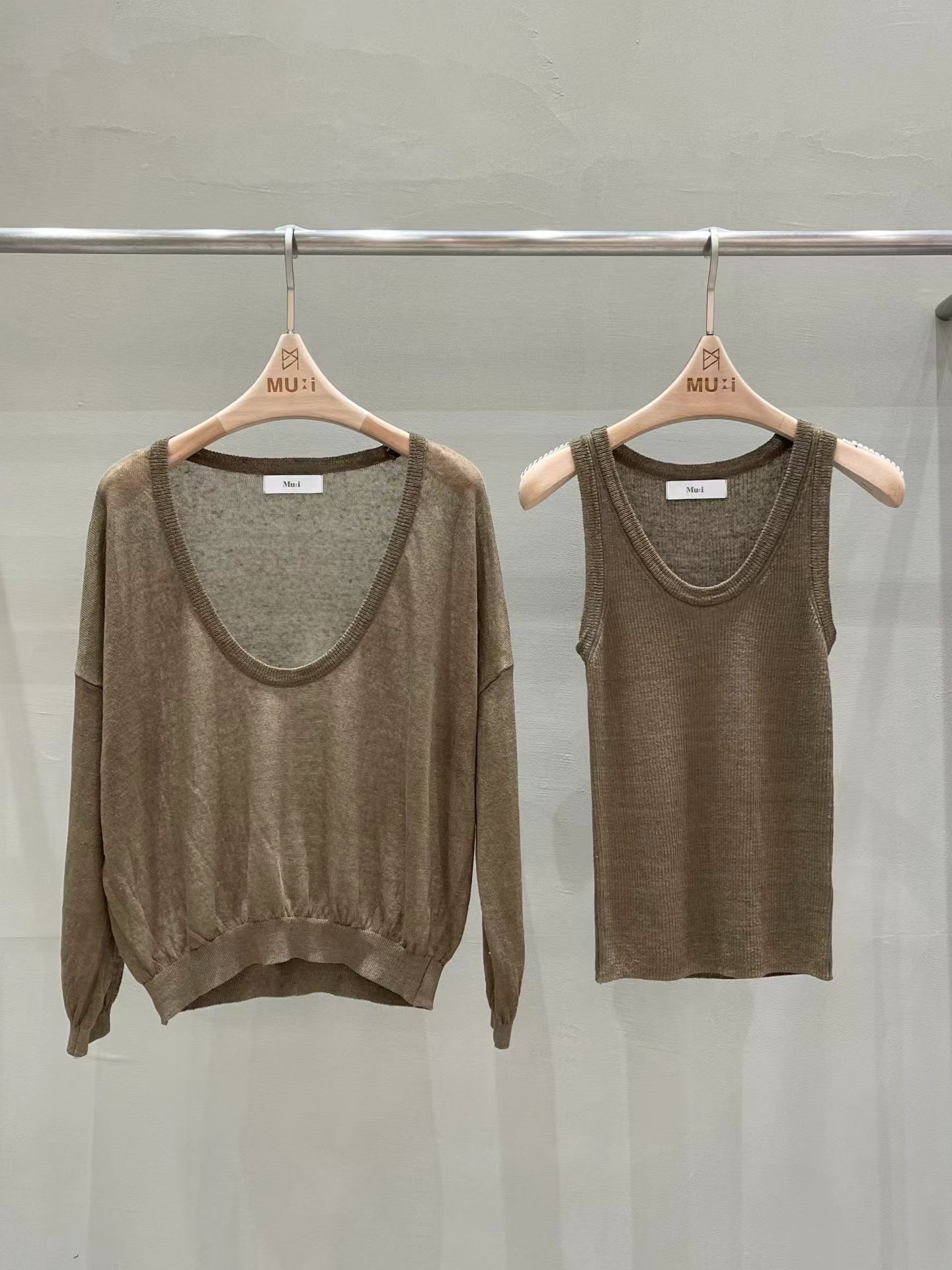 MU2611 [Set]Deep U-neck knit x Vest